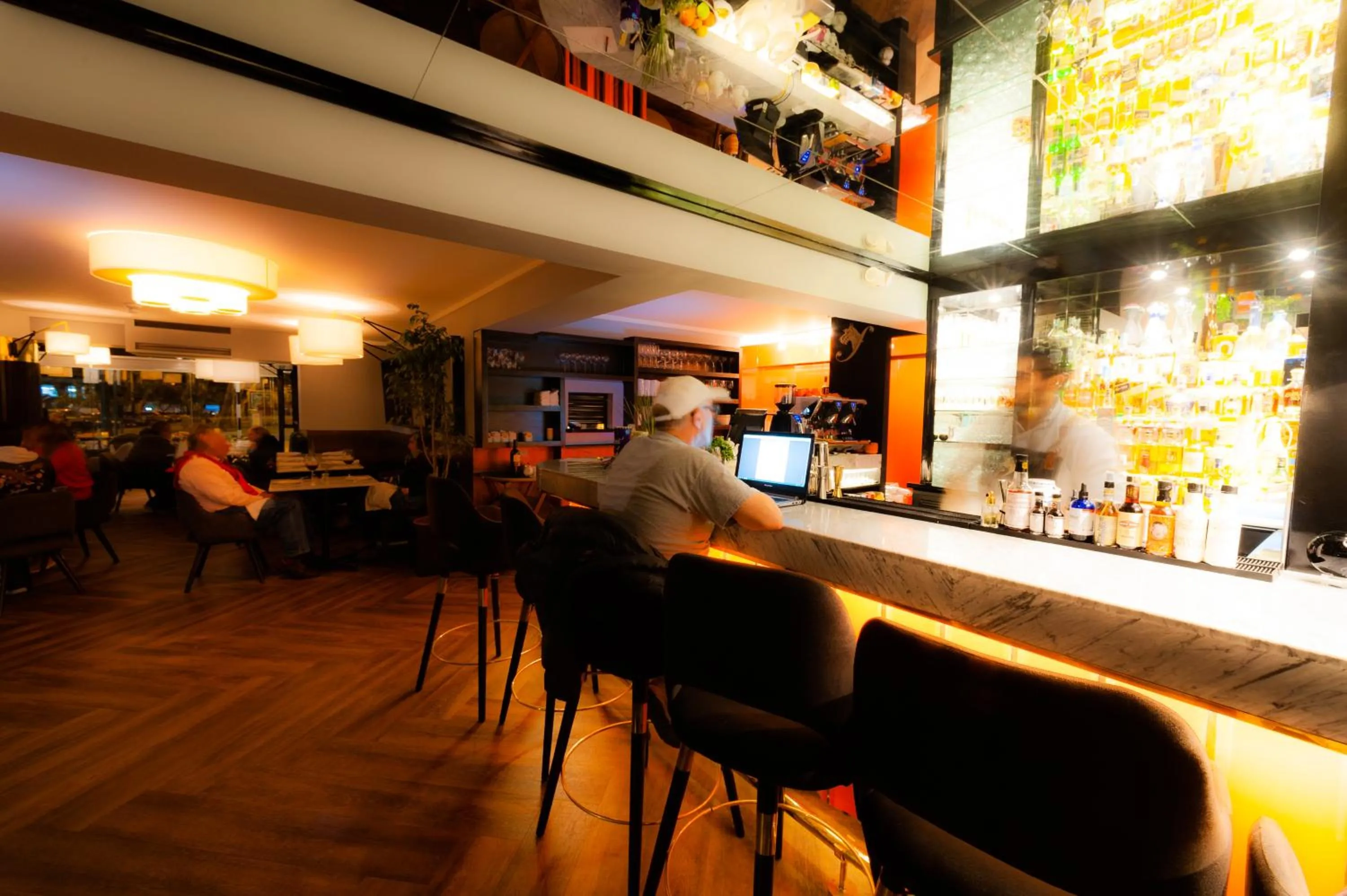 Lounge or bar in Roosevelt Hotel & Suites