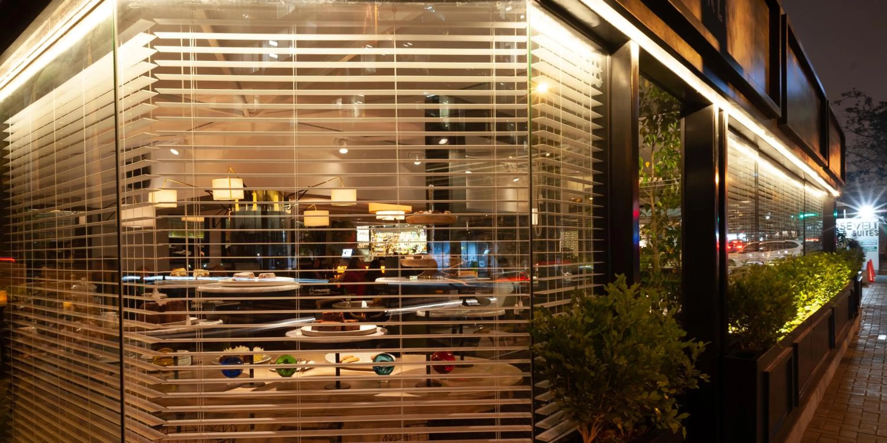 Restaurant/places to eat in Roosevelt Hotel & Suites