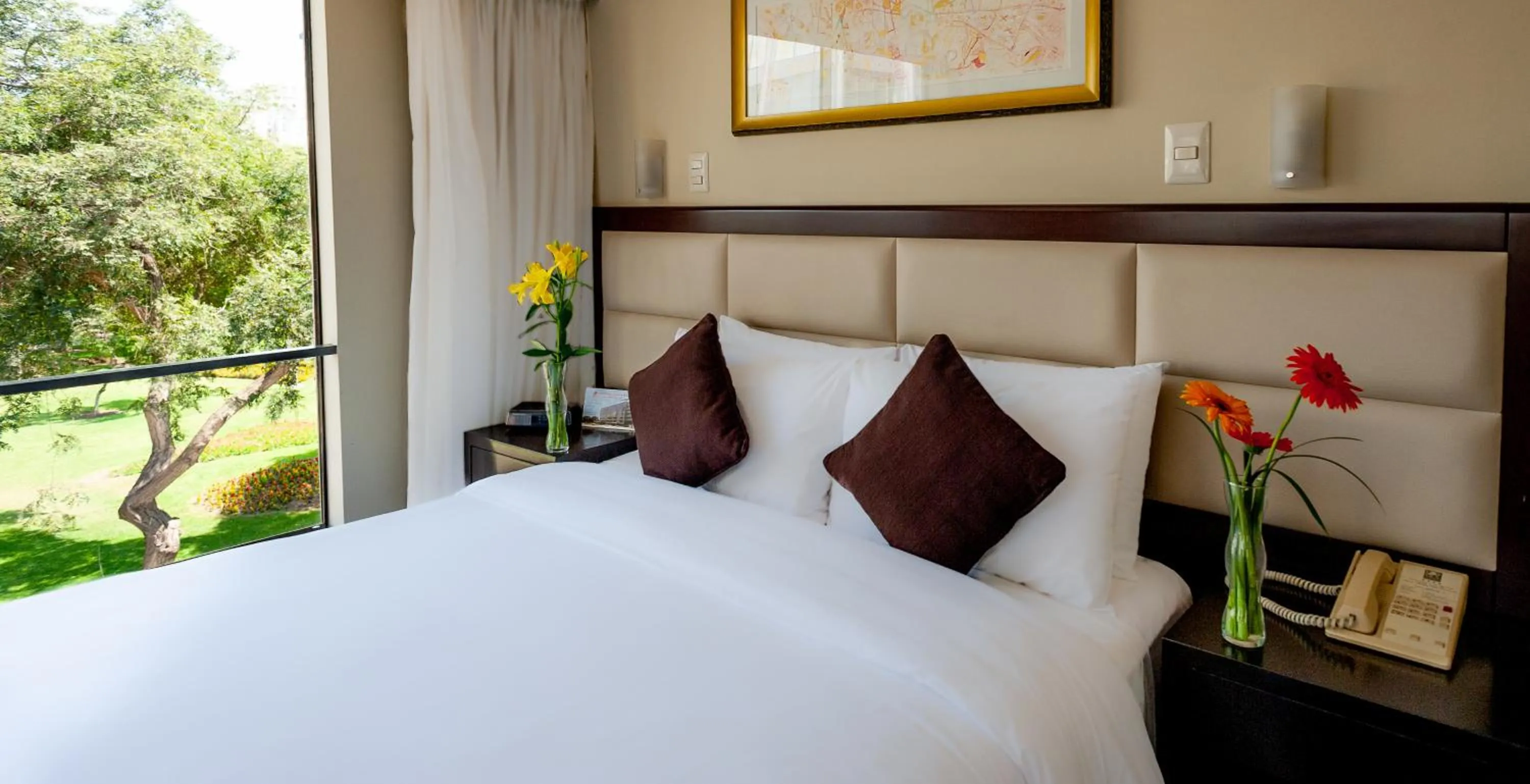 Bed in Roosevelt Hotel & Suites