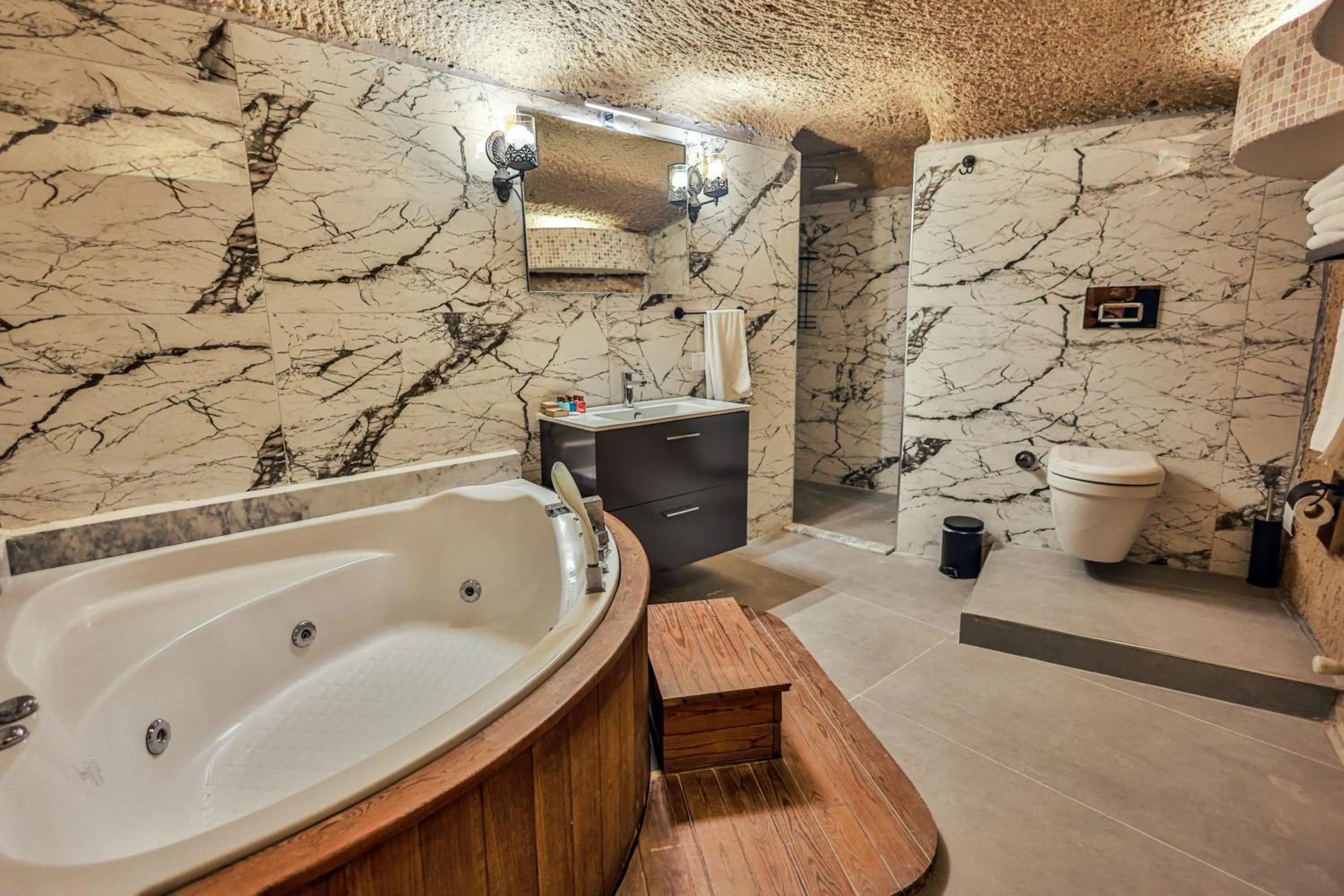 Shower in La Casa Cave Hotel