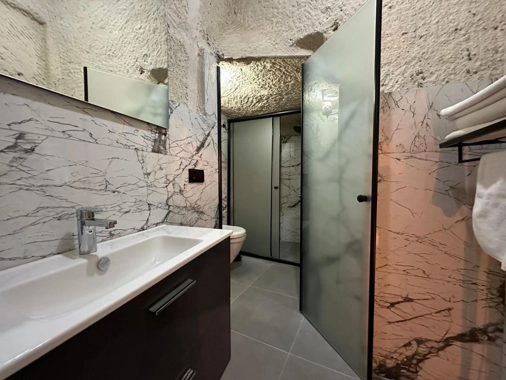 Shower in La Casa Cave Hotel