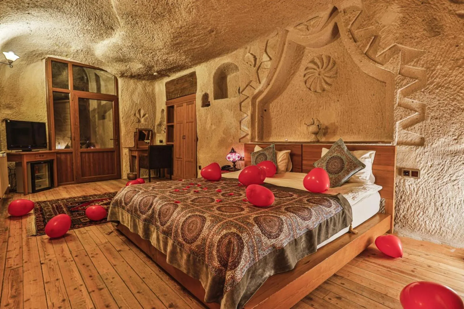 Restaurant/places to eat in La Casa Cave Hotel