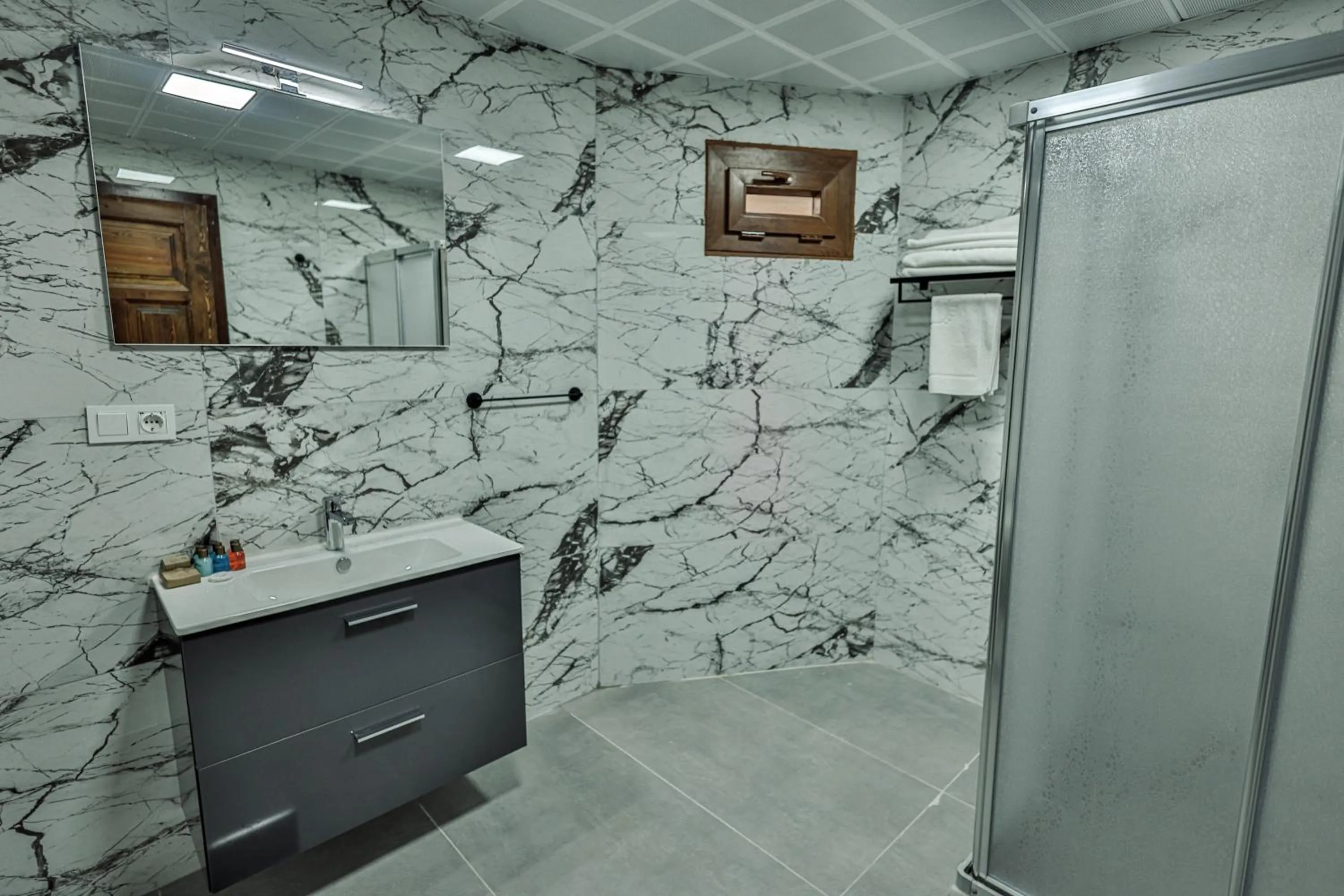 Shower in La Casa Cave Hotel