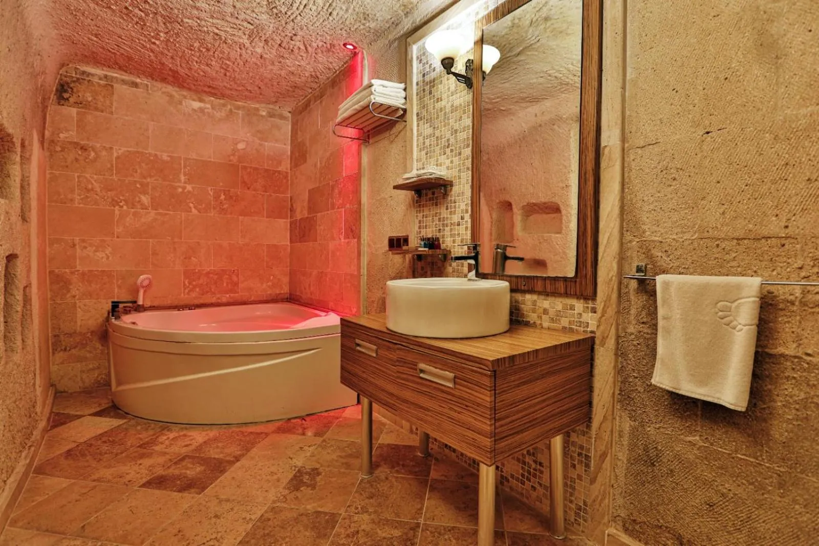 Restaurant/places to eat in La Casa Cave Hotel