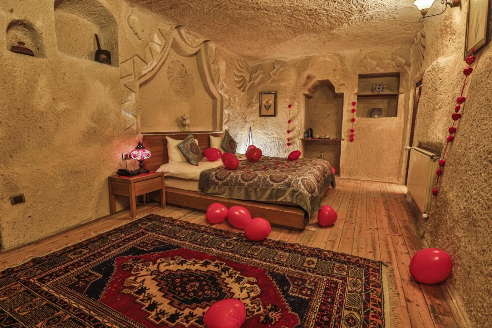 Restaurant/places to eat in La Casa Cave Hotel