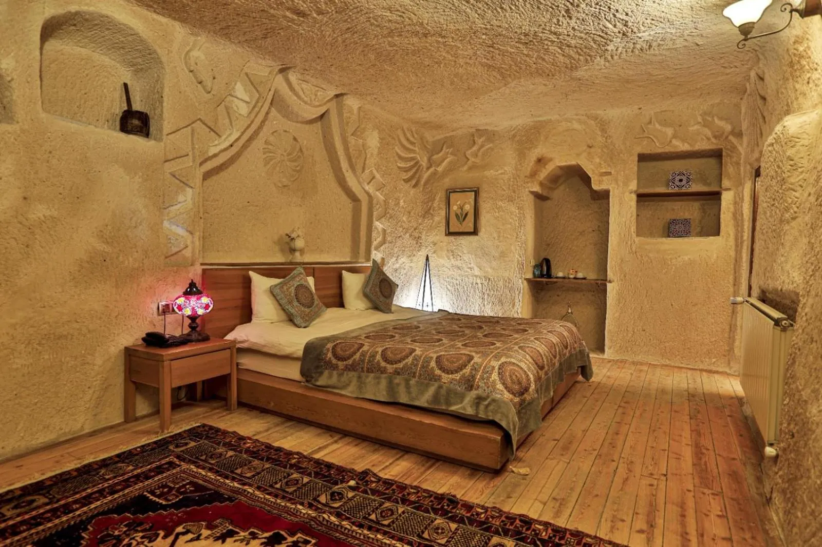 Restaurant/places to eat in La Casa Cave Hotel