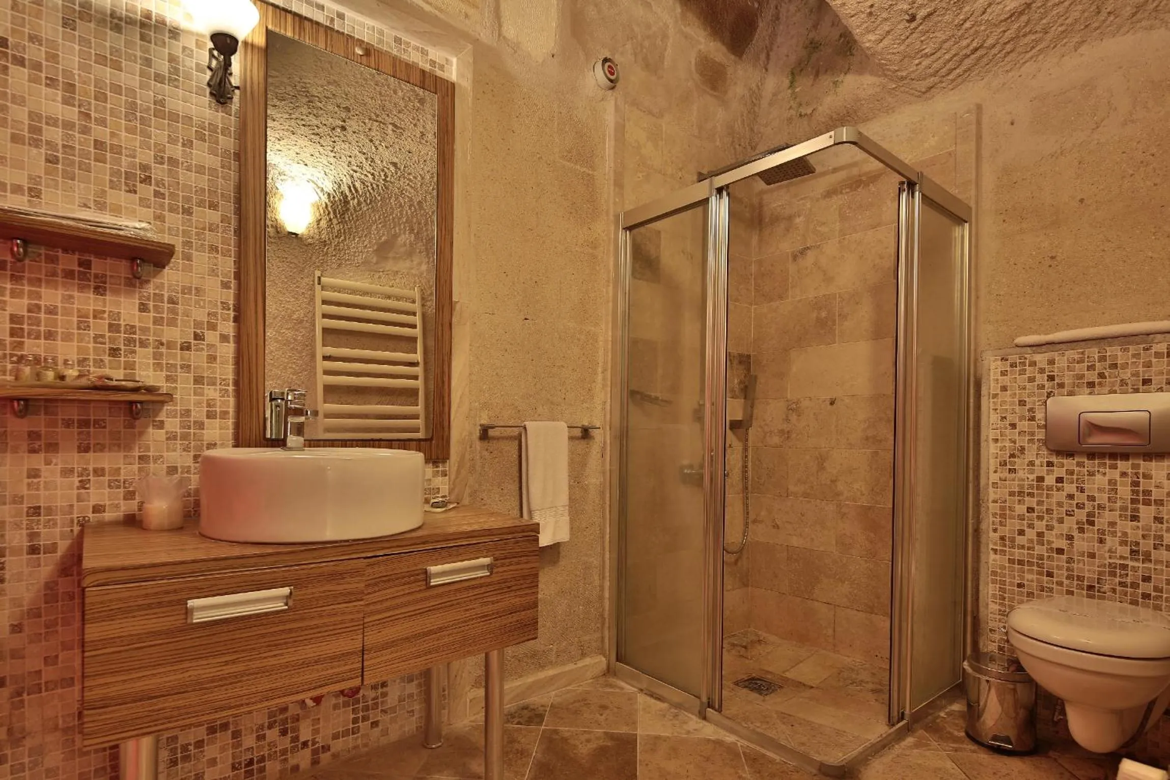 Shower in La Casa Cave Hotel