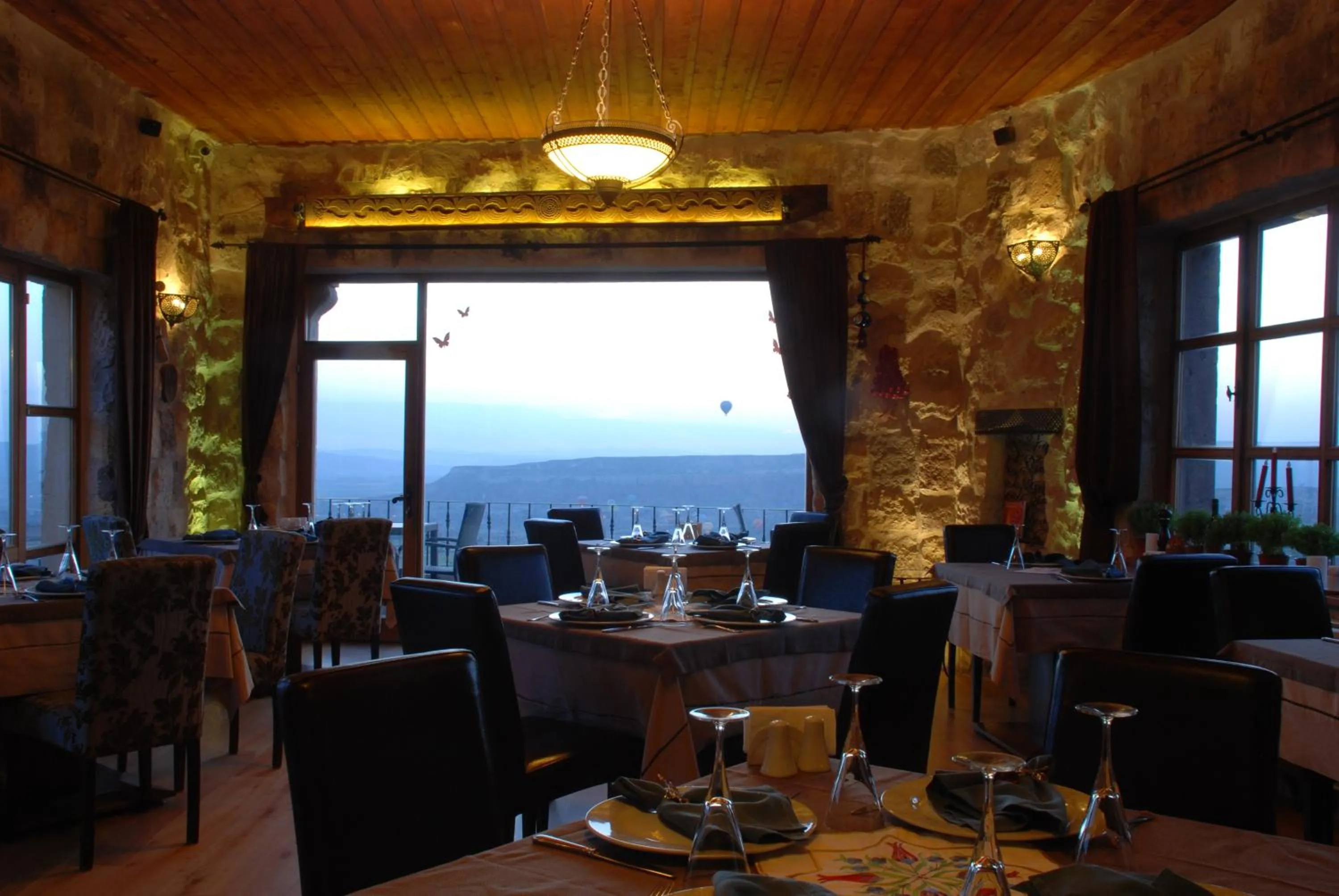 Restaurant/places to eat in La Casa Cave Hotel