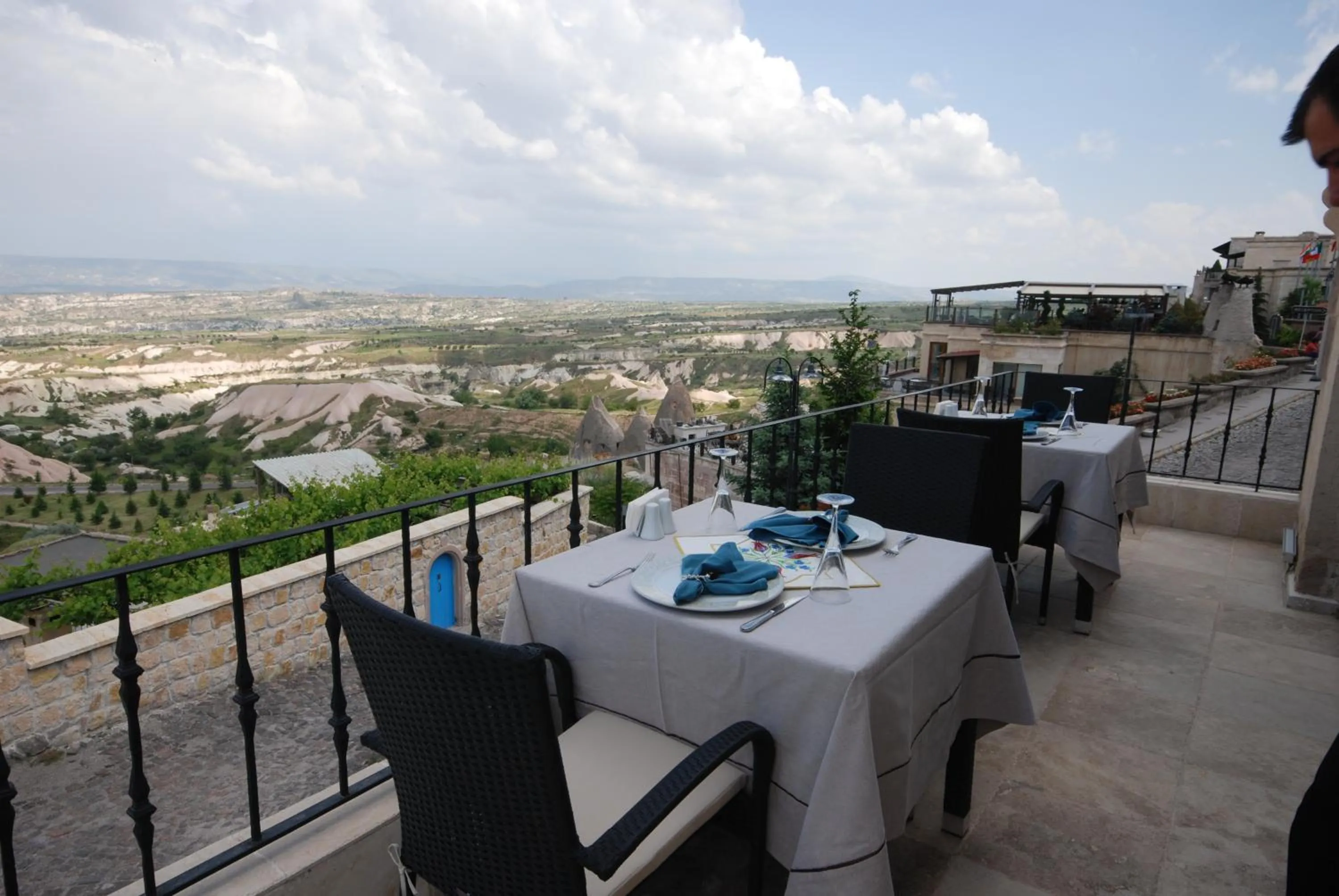 Restaurant/places to eat in La Casa Cave Hotel