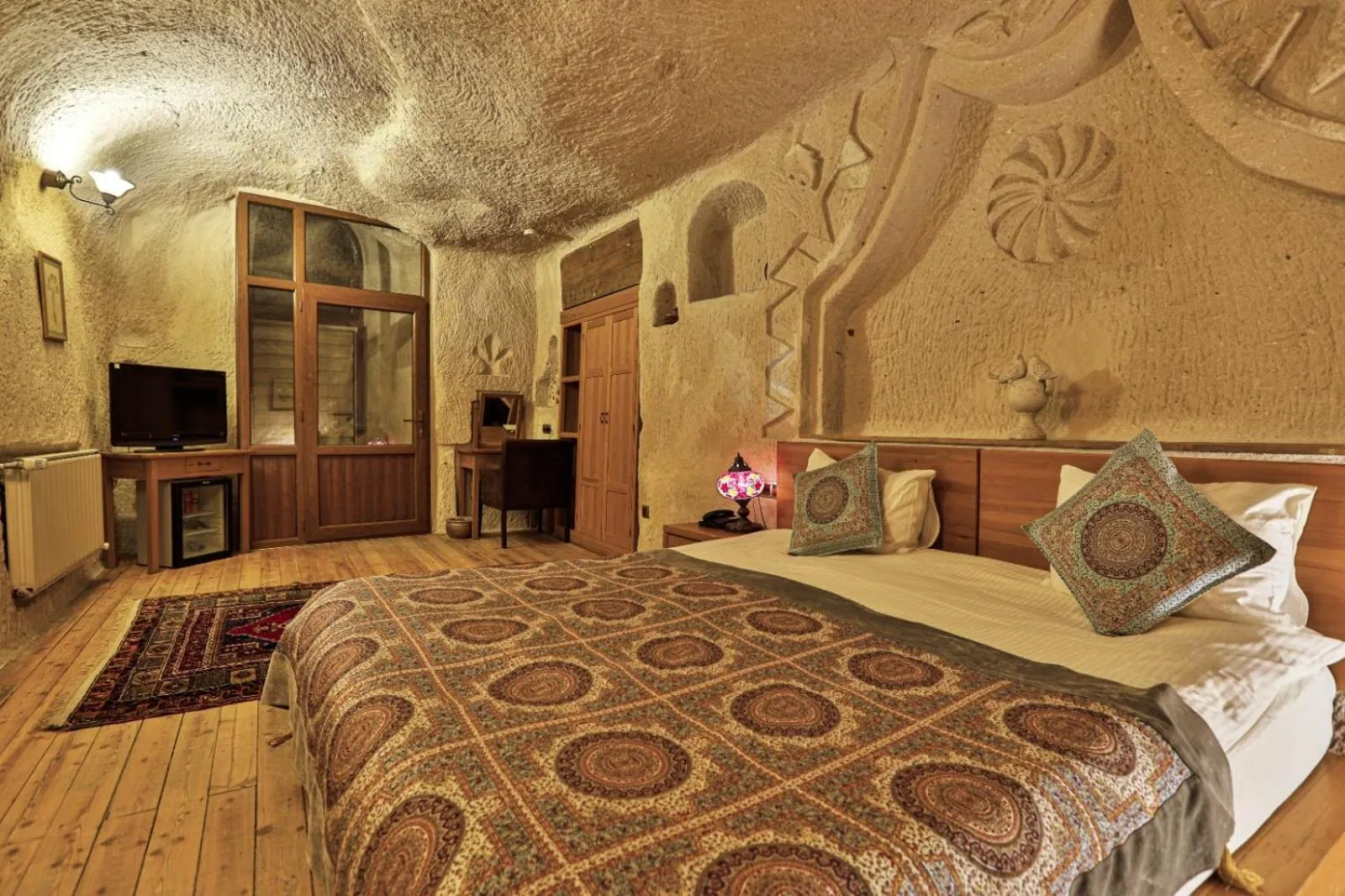 Restaurant/places to eat in La Casa Cave Hotel