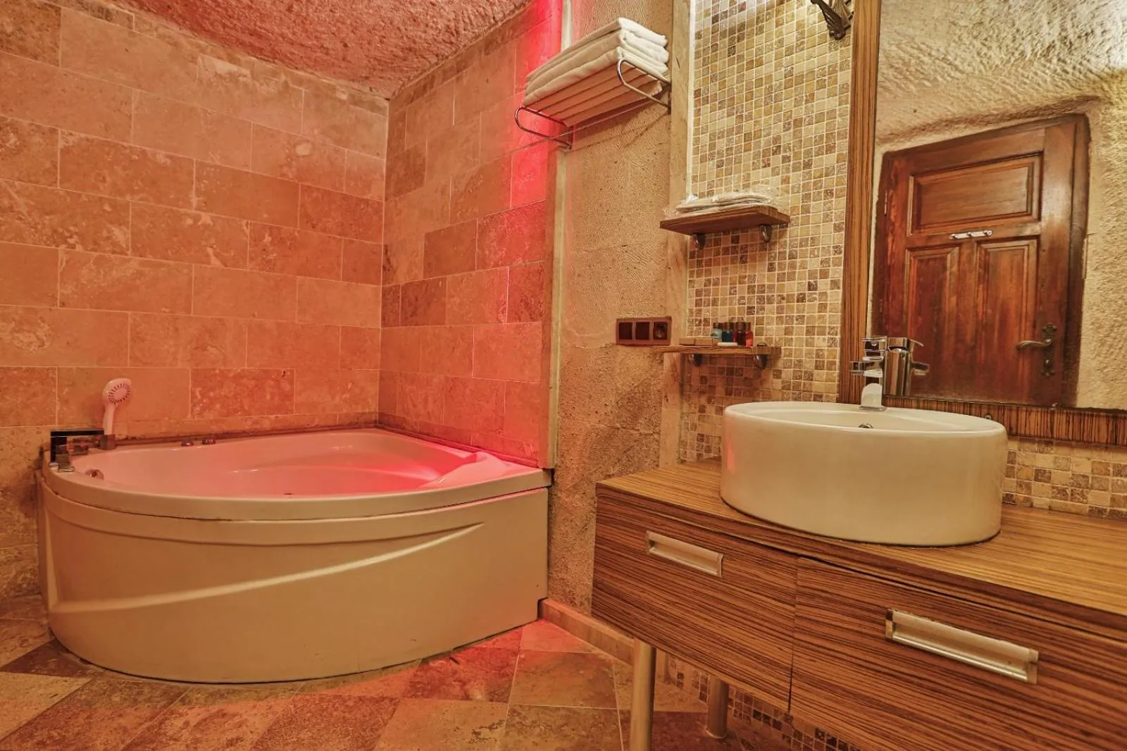 Restaurant/places to eat in La Casa Cave Hotel