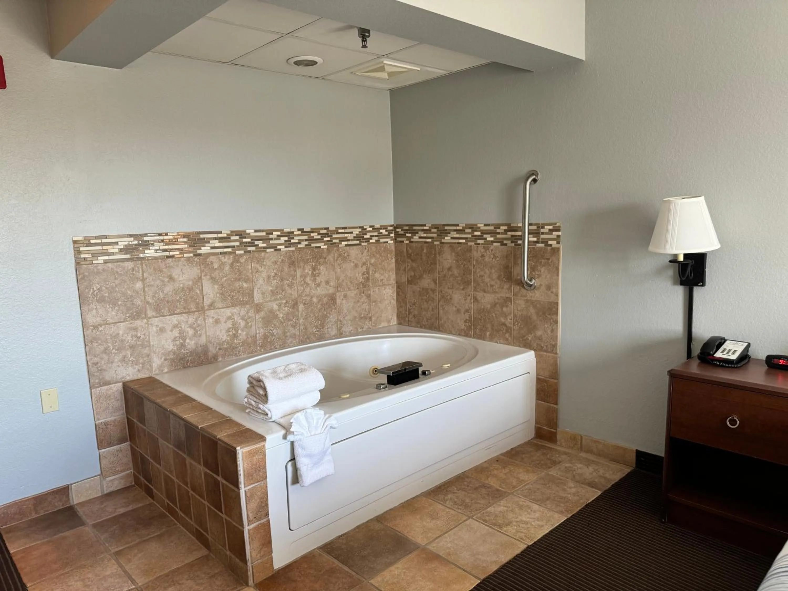 Hot Tub, Bed in AmericInn by Wyndham Stillwater