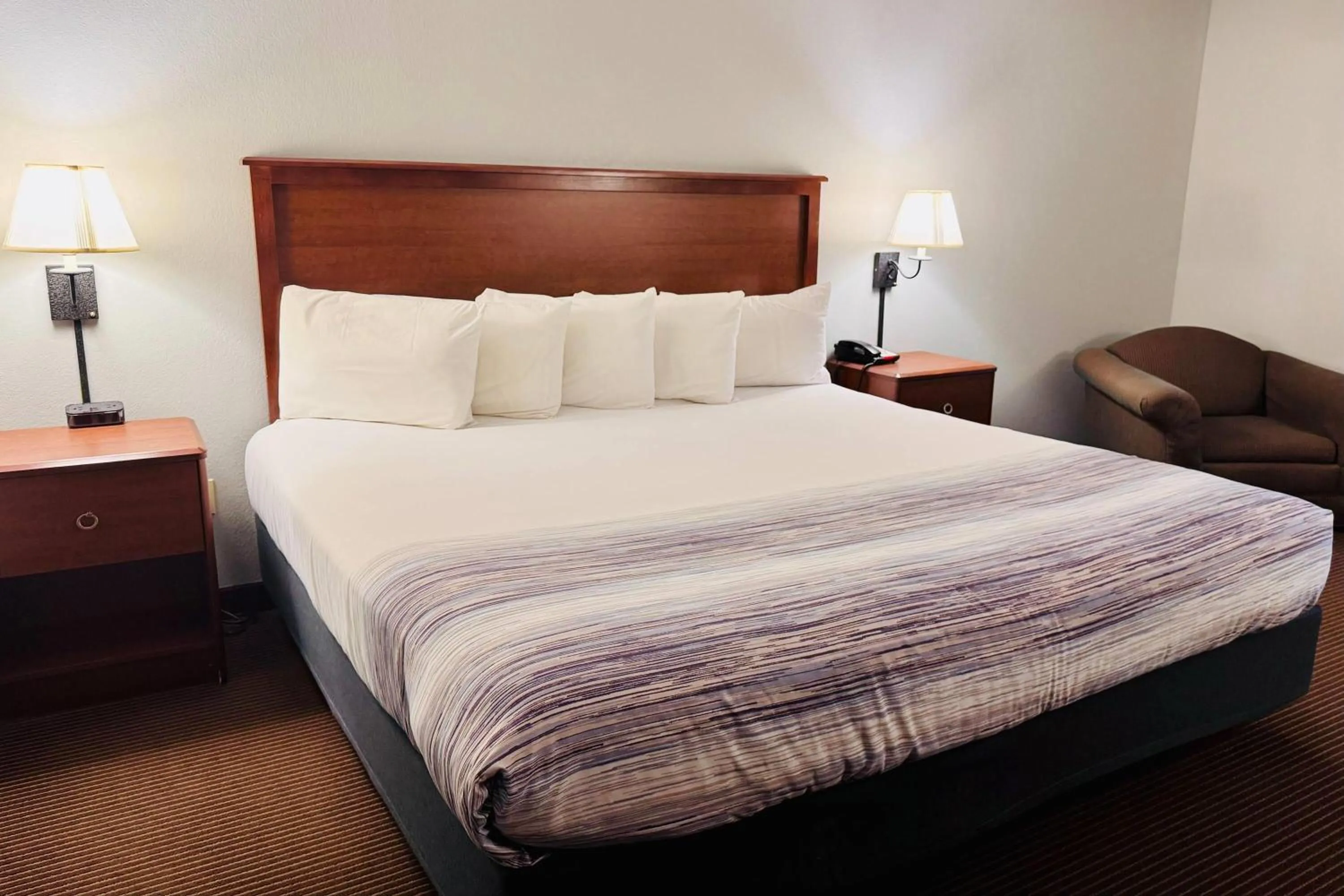 Photo of the whole room, Bed in AmericInn by Wyndham Stillwater