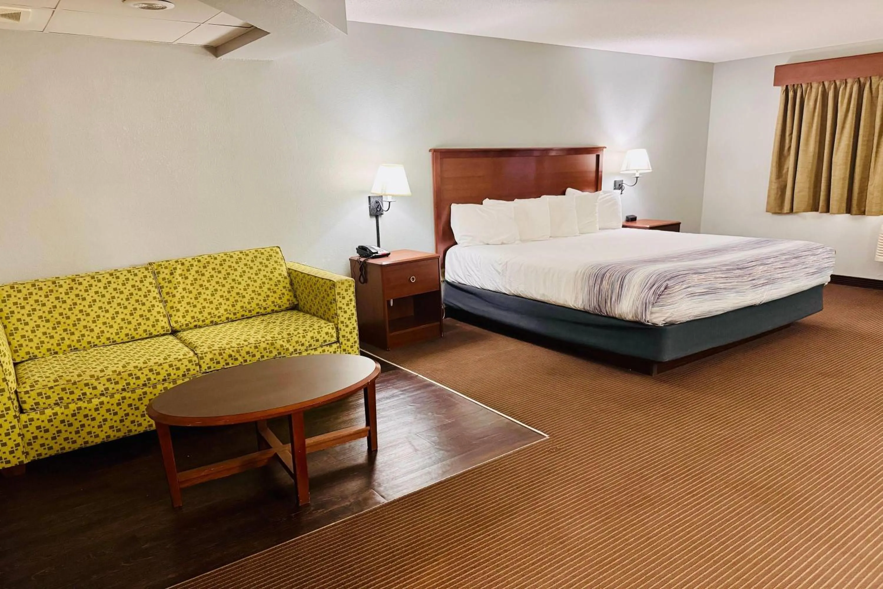 Photo of the whole room, Bed in AmericInn by Wyndham Stillwater