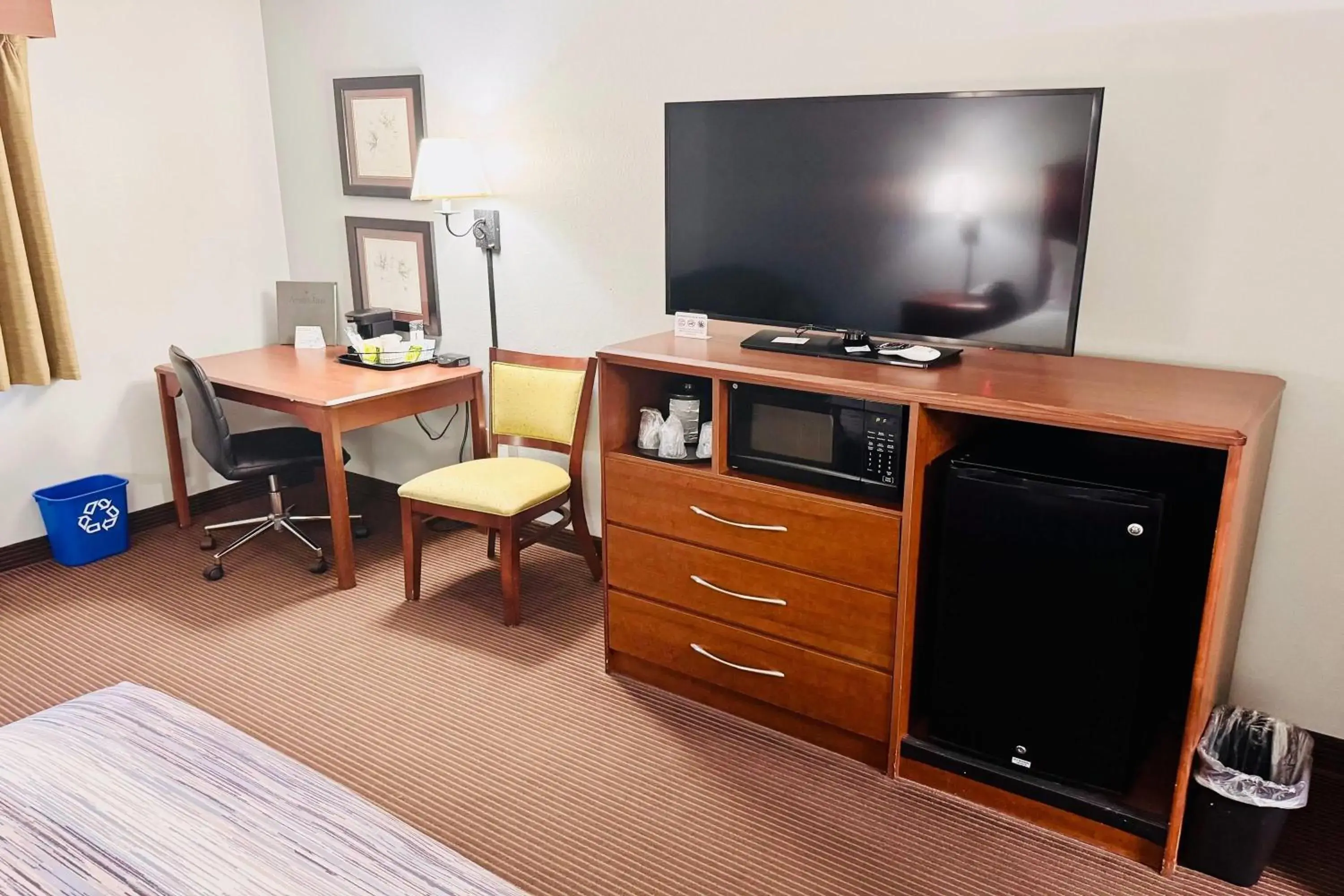 Deluxe King Room - Non-Smoking in AmericInn by Wyndham Stillwater Deluxe King Room - Non-Smoking in AmericInn by Wyndham Stillwater