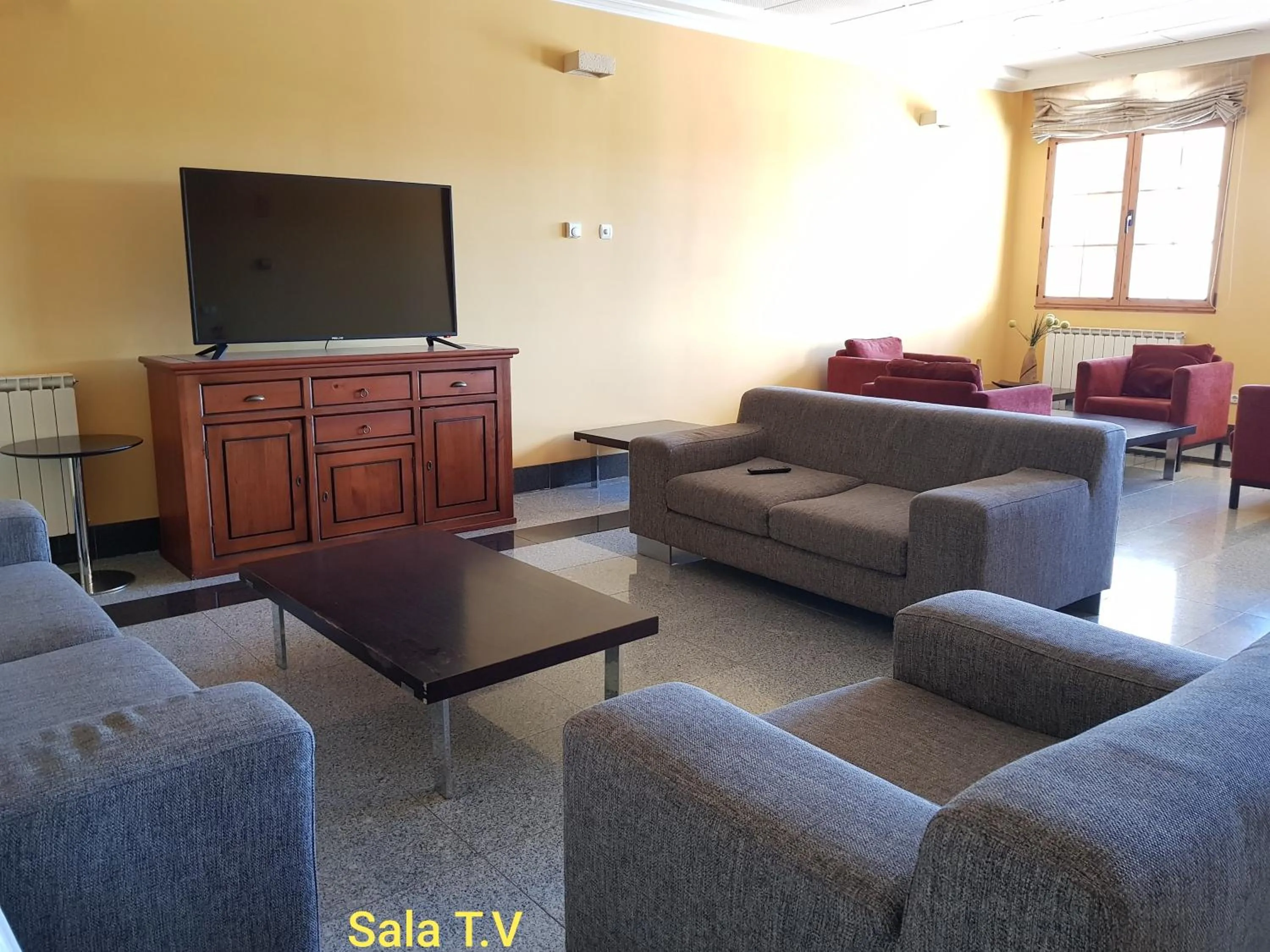 TV and multimedia in Hotel Meleiros