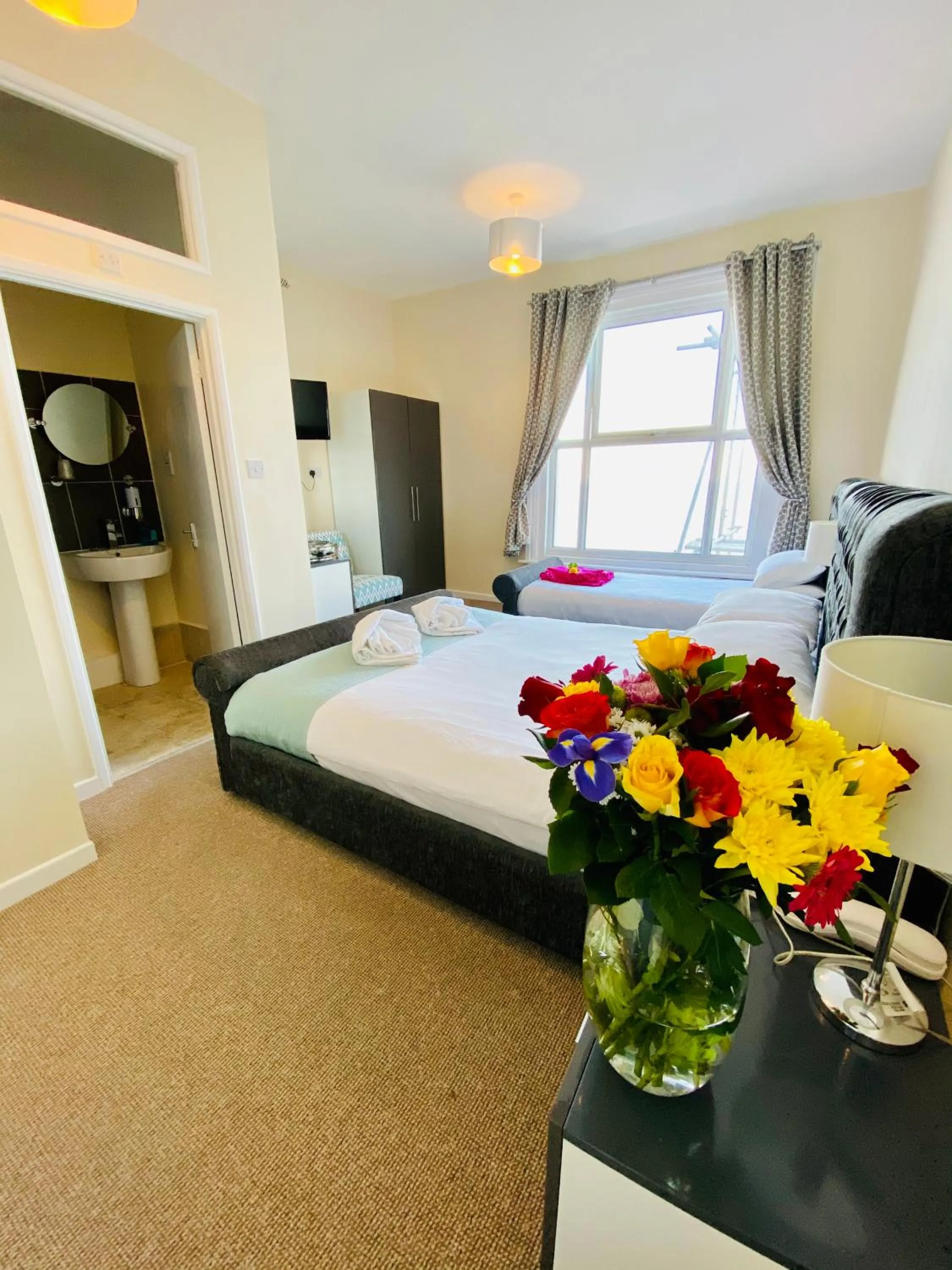 Bed in Villa Mentone Hotel