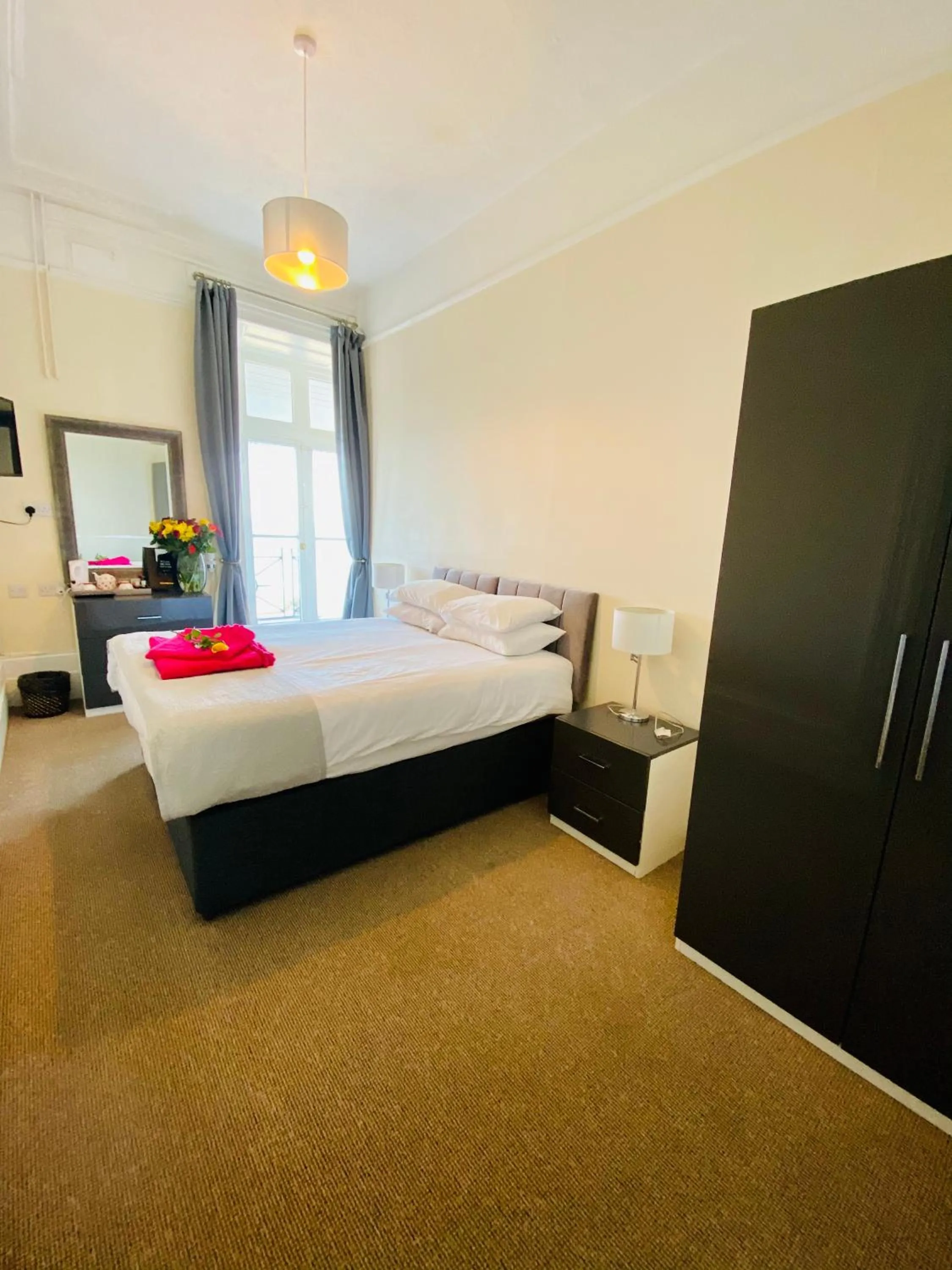 Bed in Villa Mentone Hotel