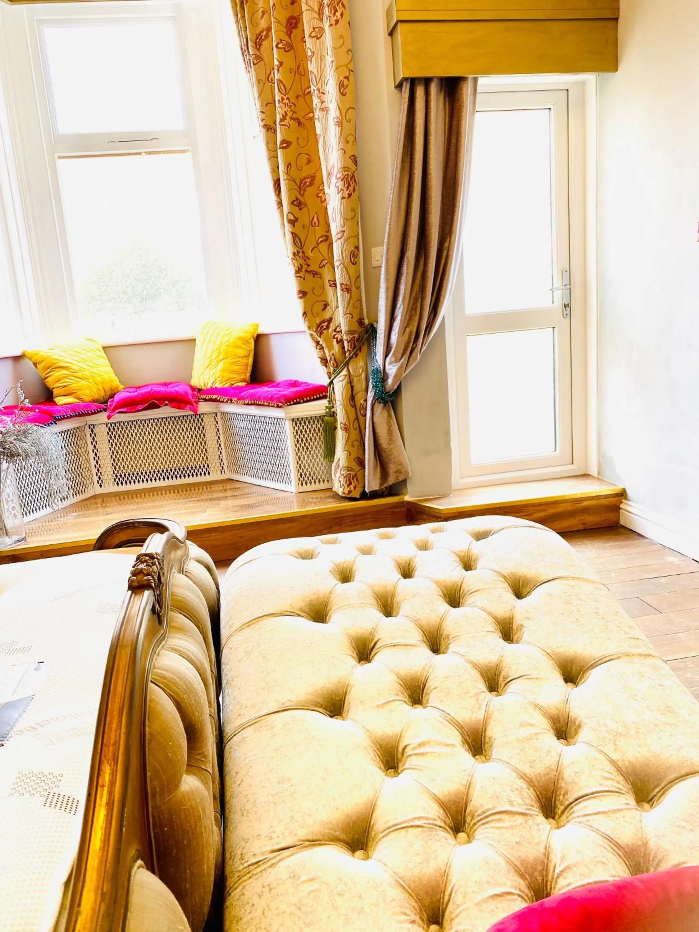 Bed in Villa Mentone Hotel