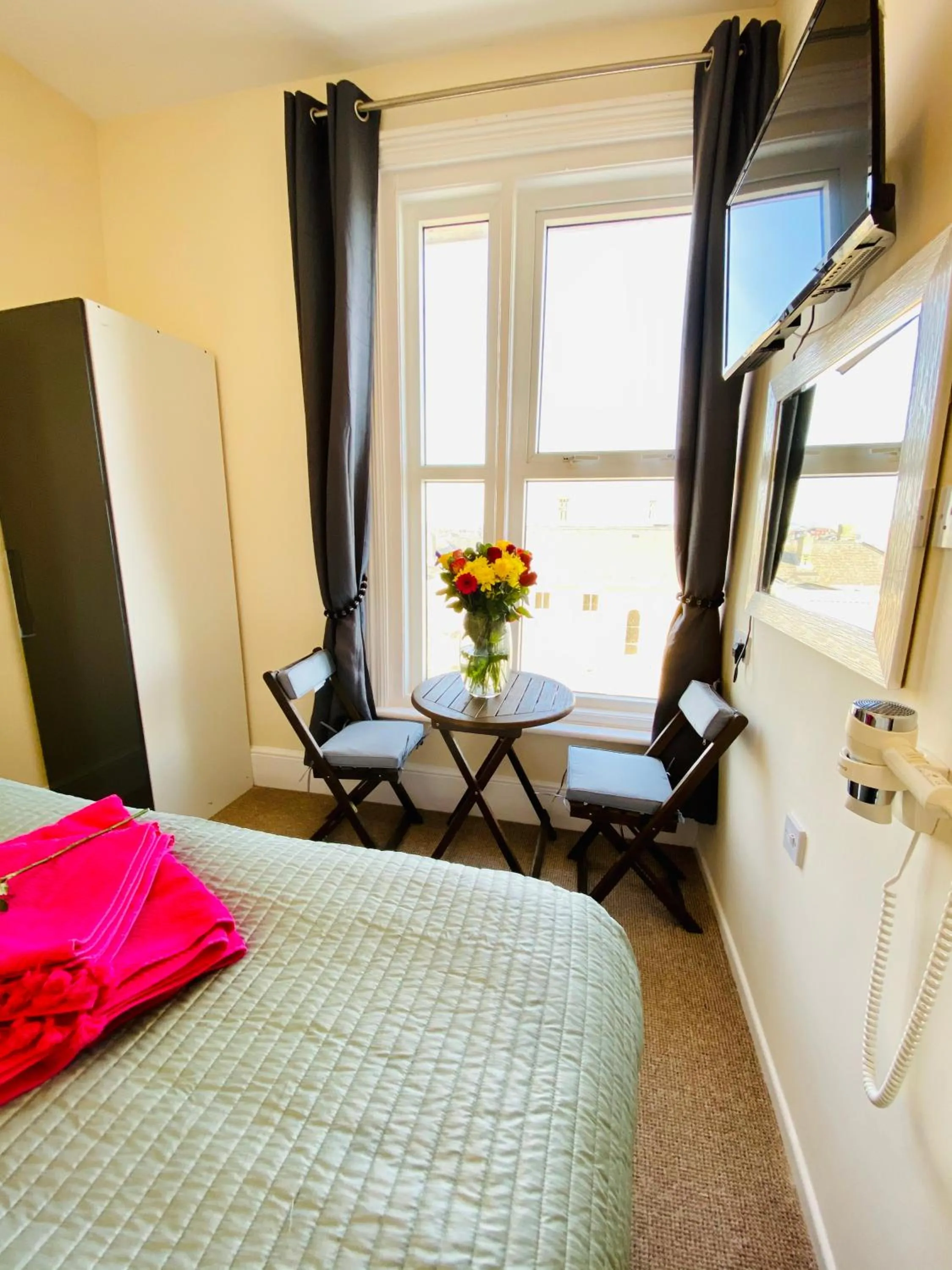 Bed in Villa Mentone Hotel