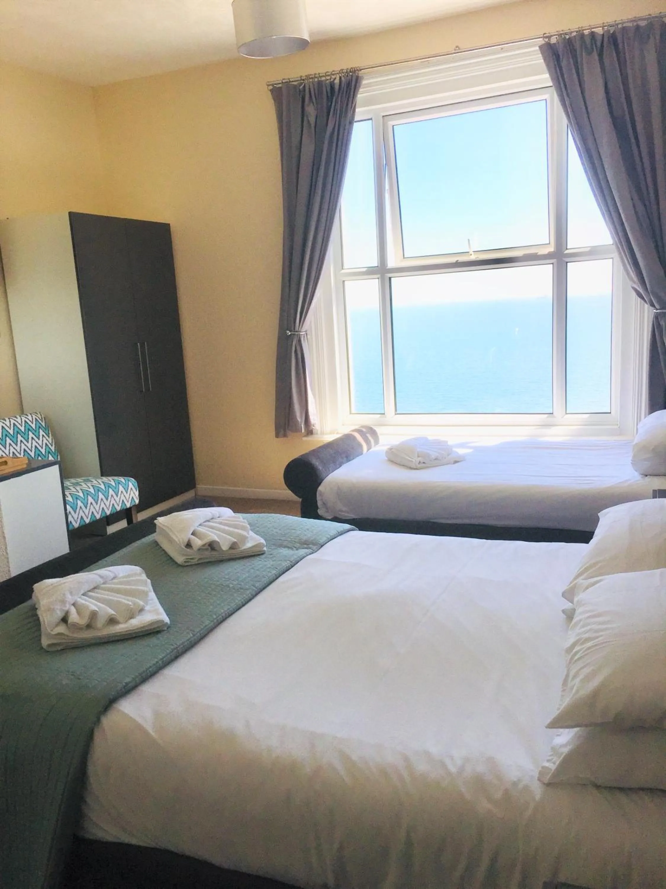 Bed in Villa Mentone Hotel