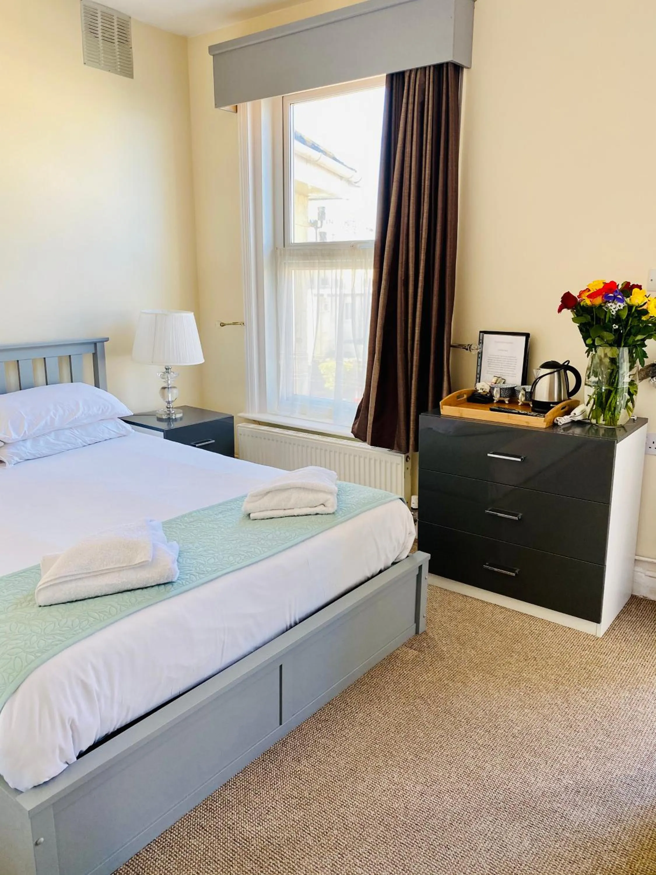 Bed in Villa Mentone Hotel