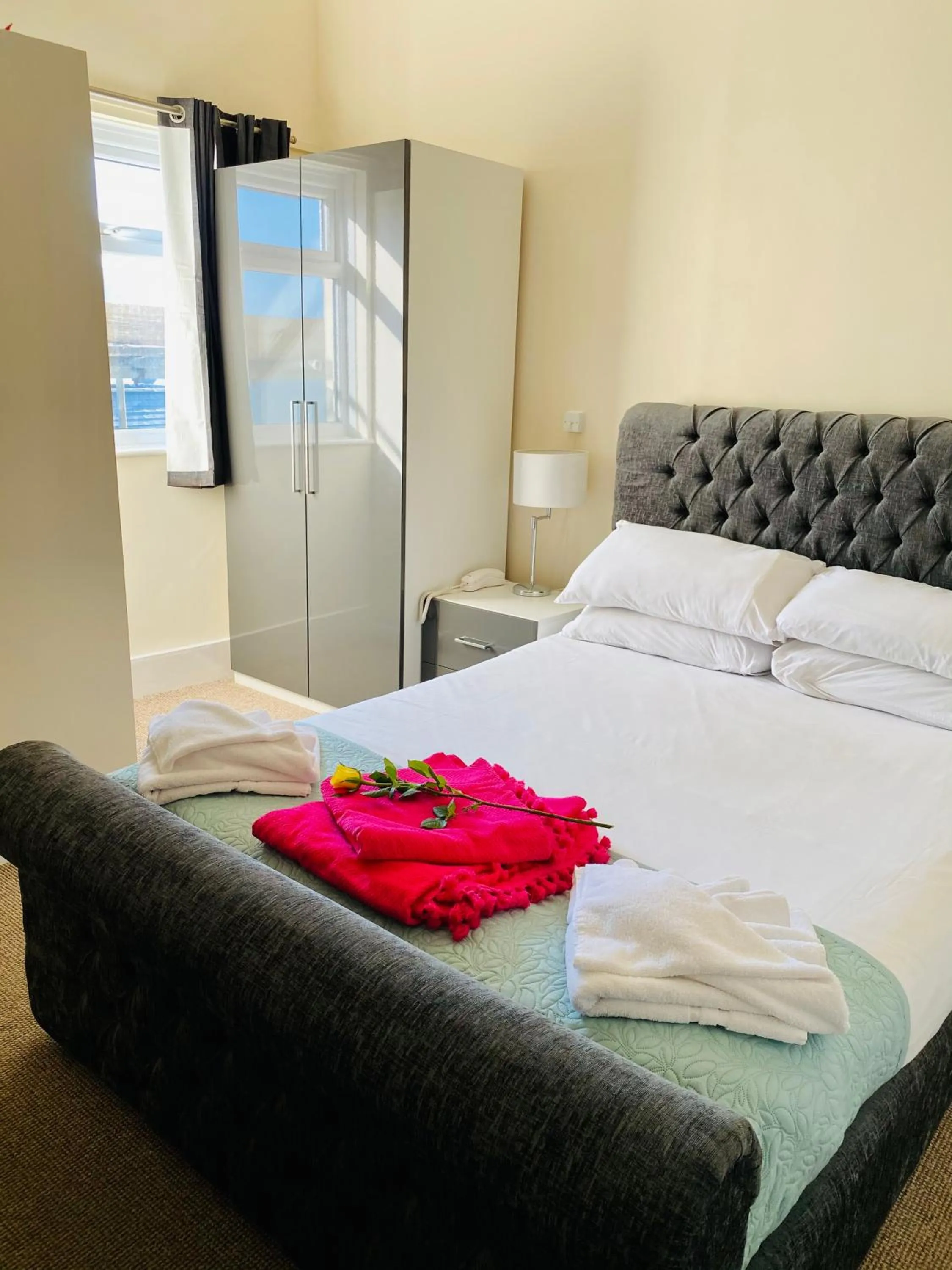 Bed in Villa Mentone Hotel