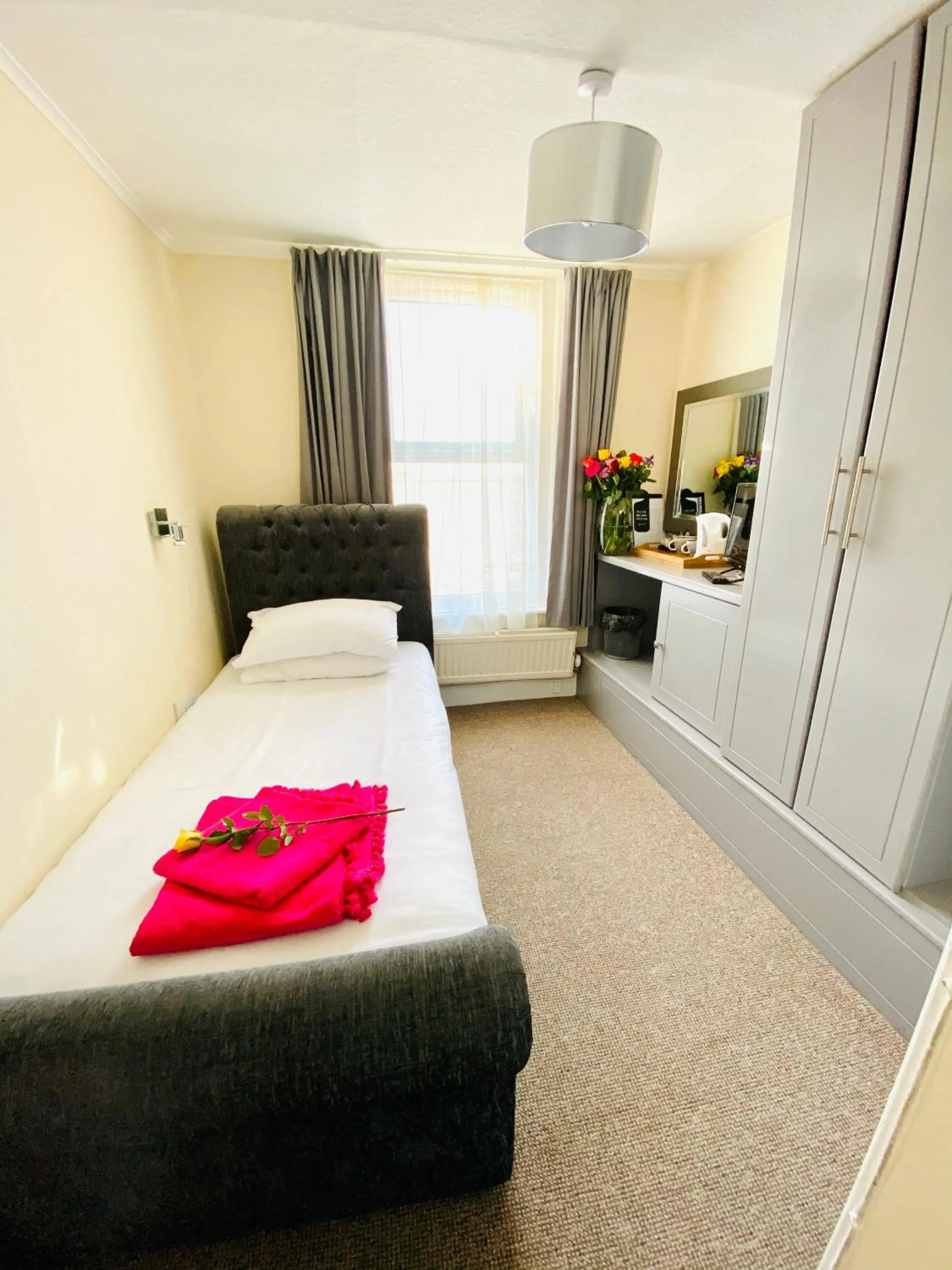 Bed in Villa Mentone Hotel