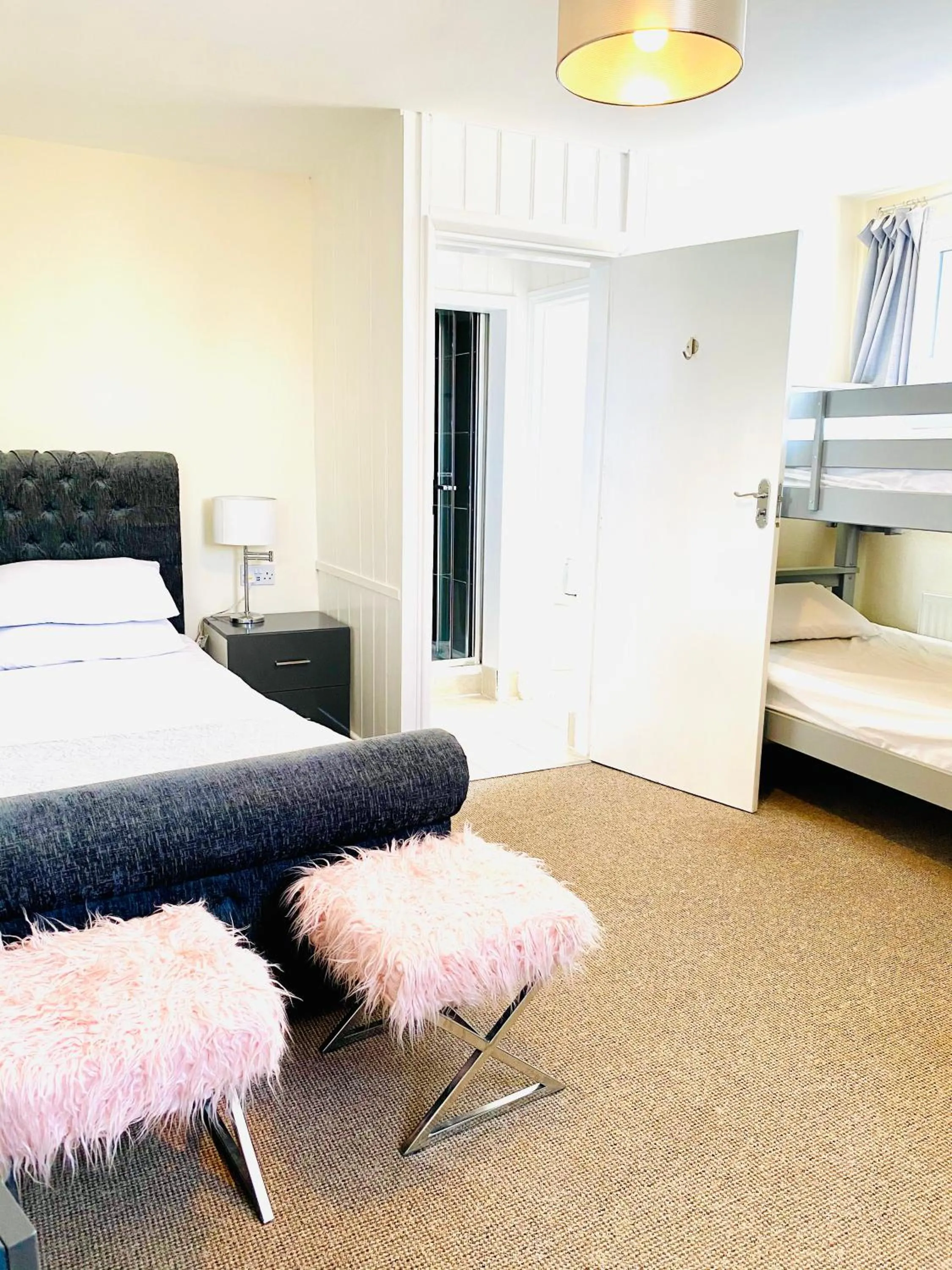 Bed in Villa Mentone Hotel