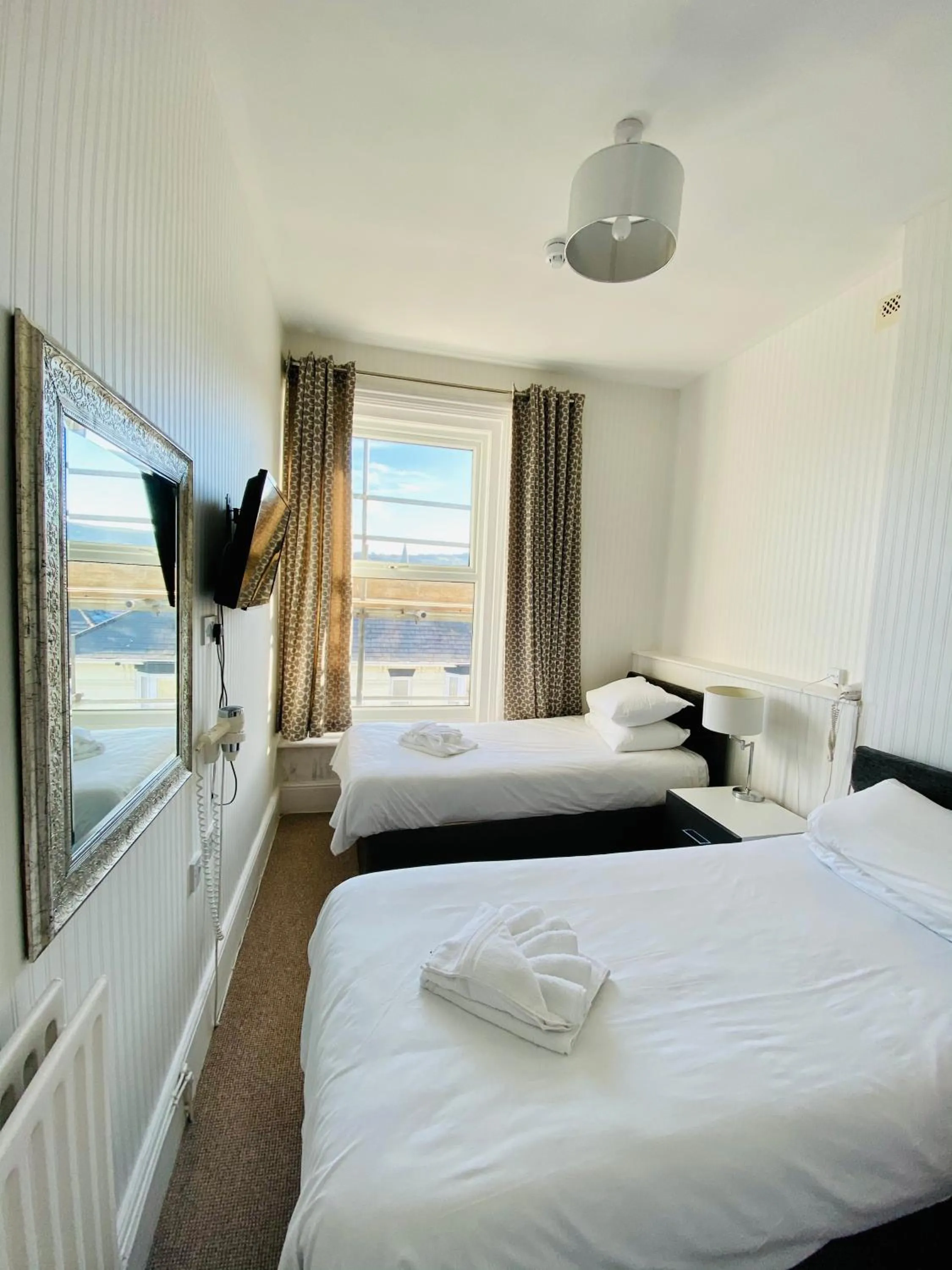 Bed in Villa Mentone Hotel