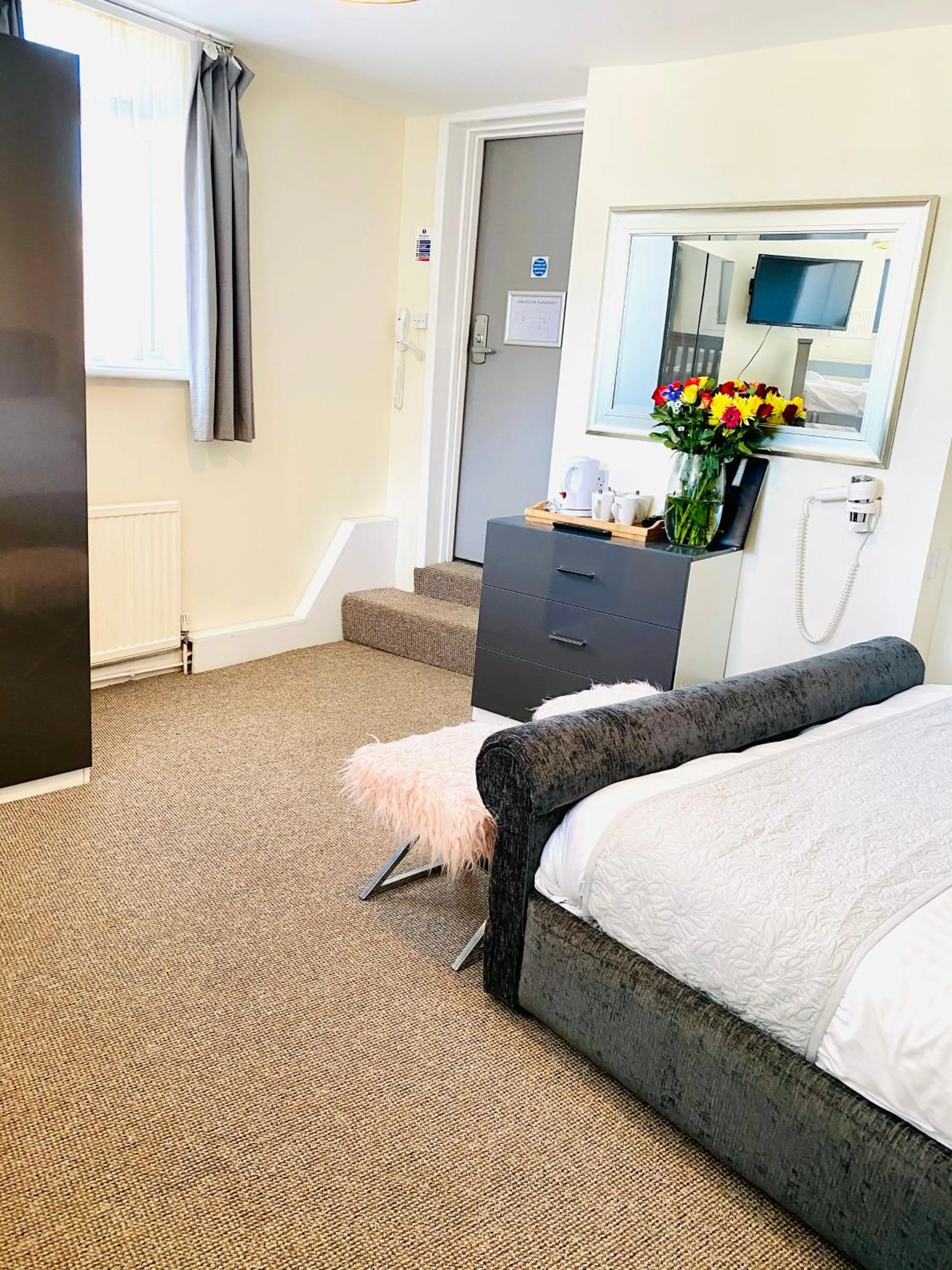 Bed in Villa Mentone Hotel