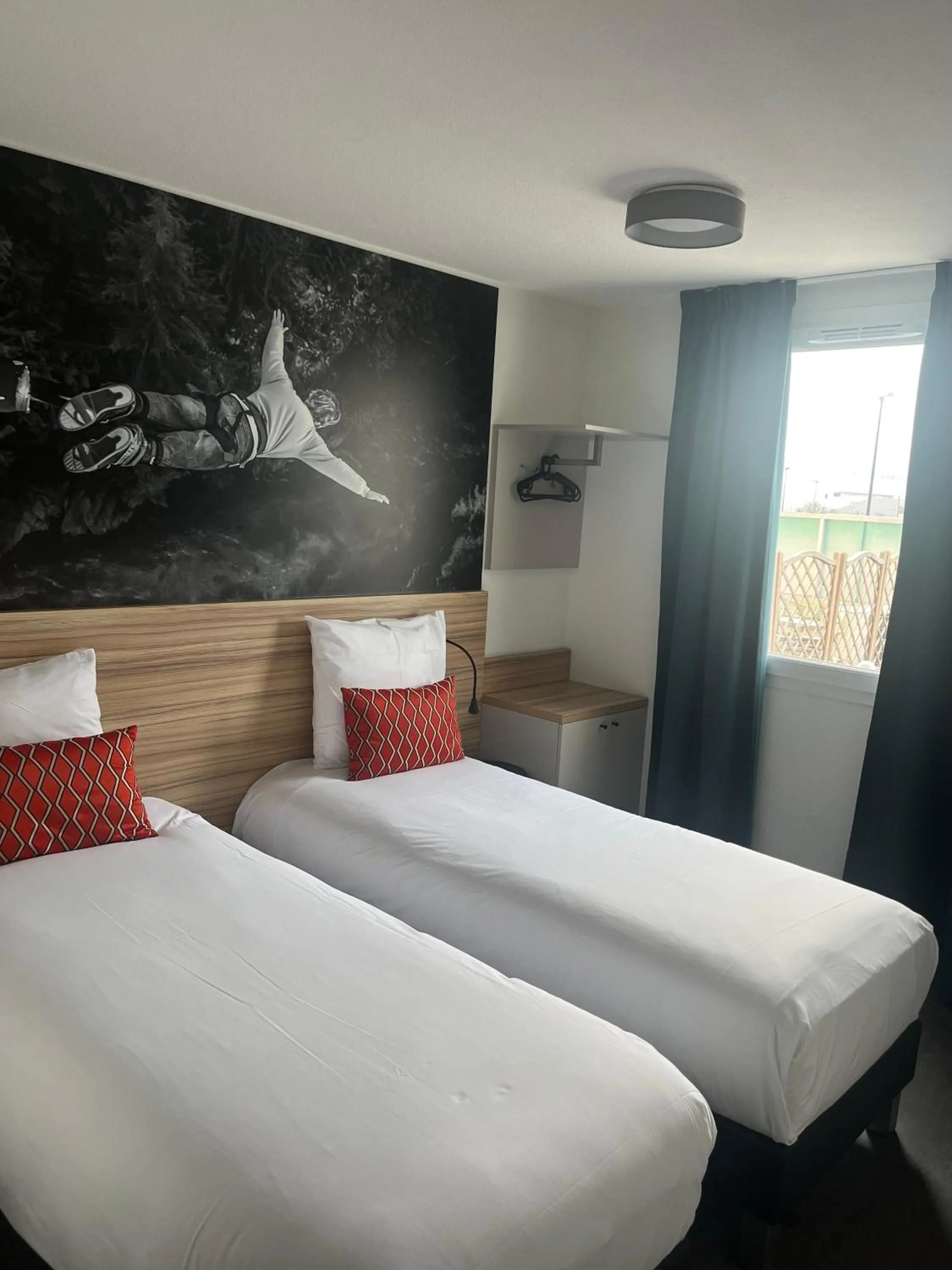 Bed in Aka Lodge Lyon Eurexpo Arena Stadium