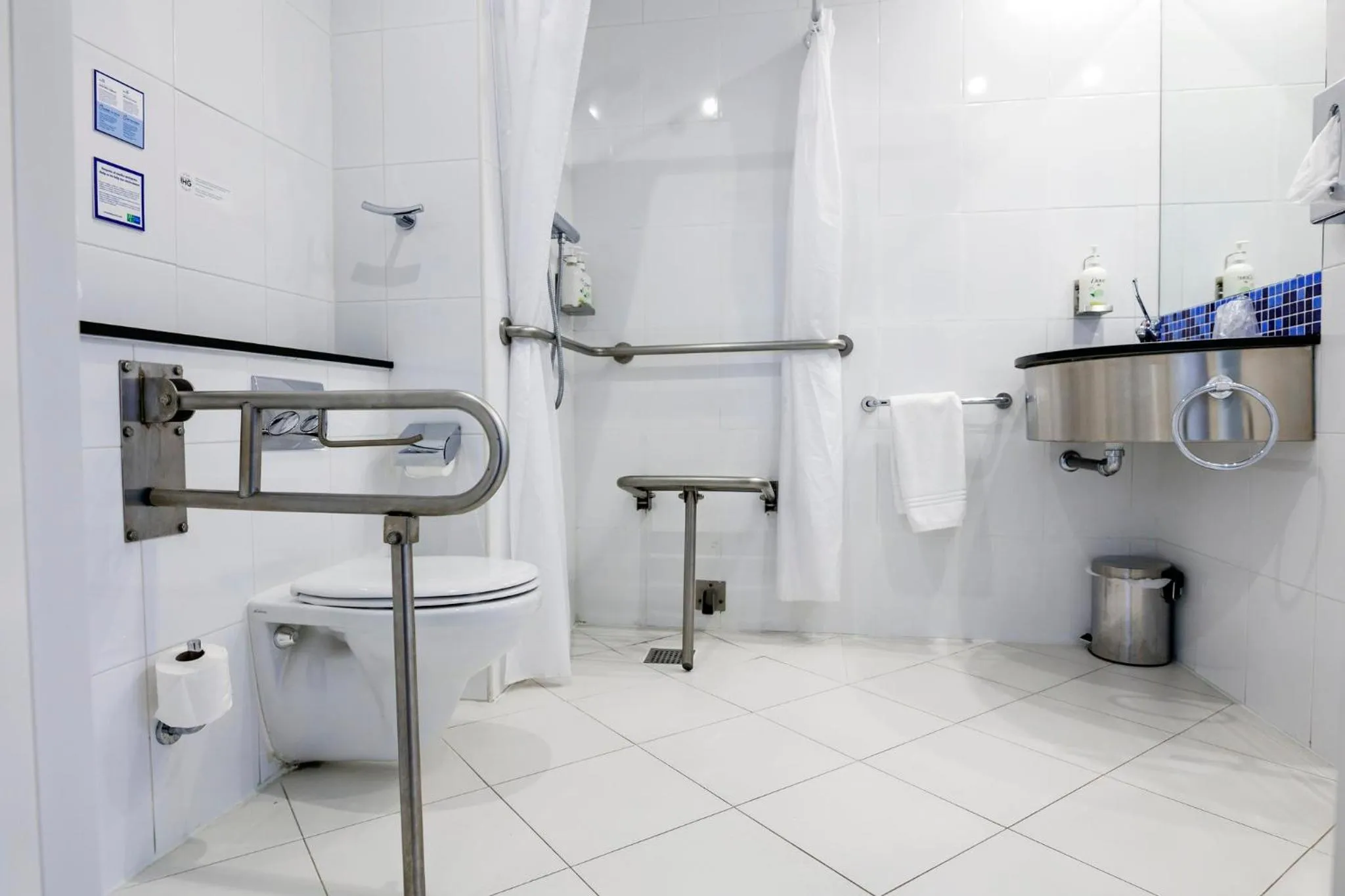 Photo of the whole room in Holiday Inn Express Bilbao Airport by IHG