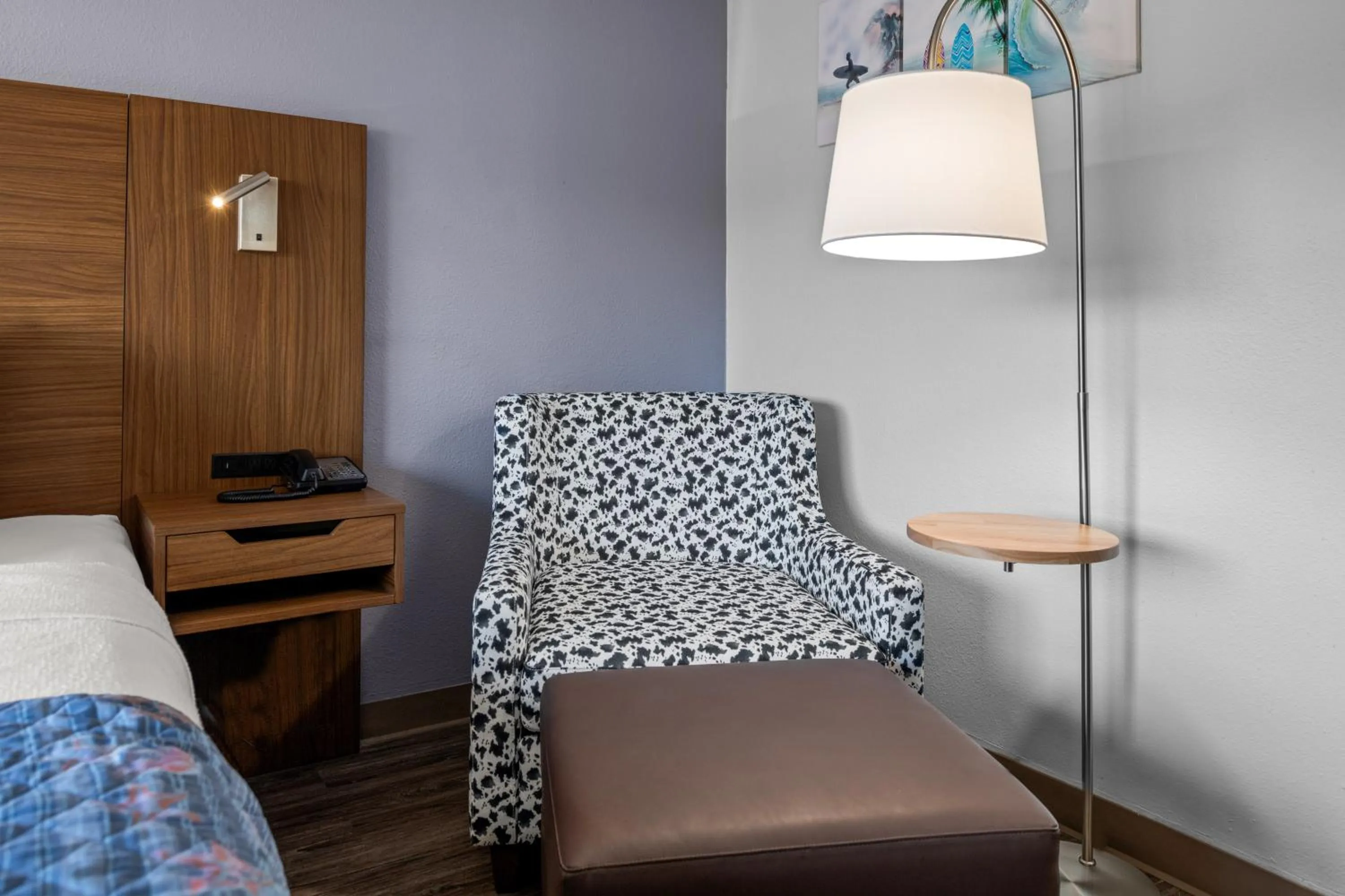 Bed in Brisa Pacific Hotel Encinitas