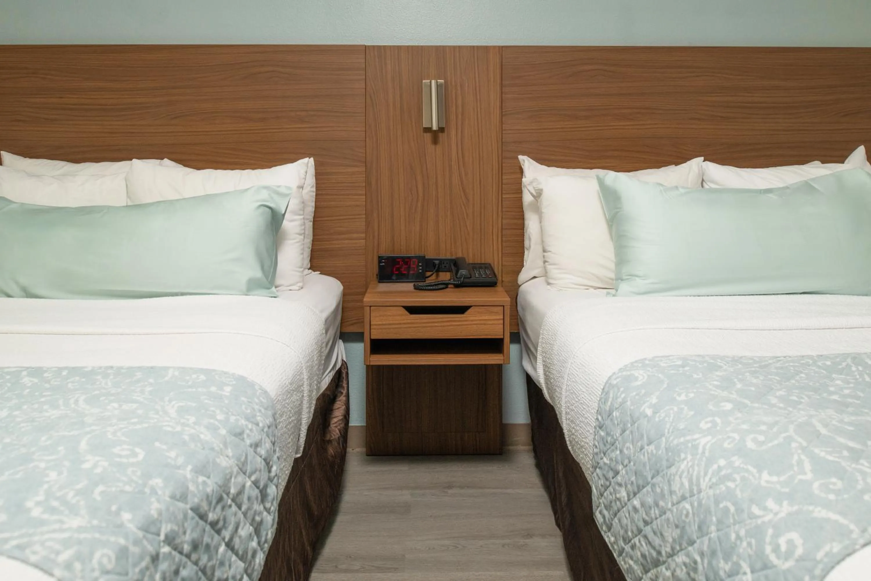 Bed in Brisa Pacific Hotel Encinitas