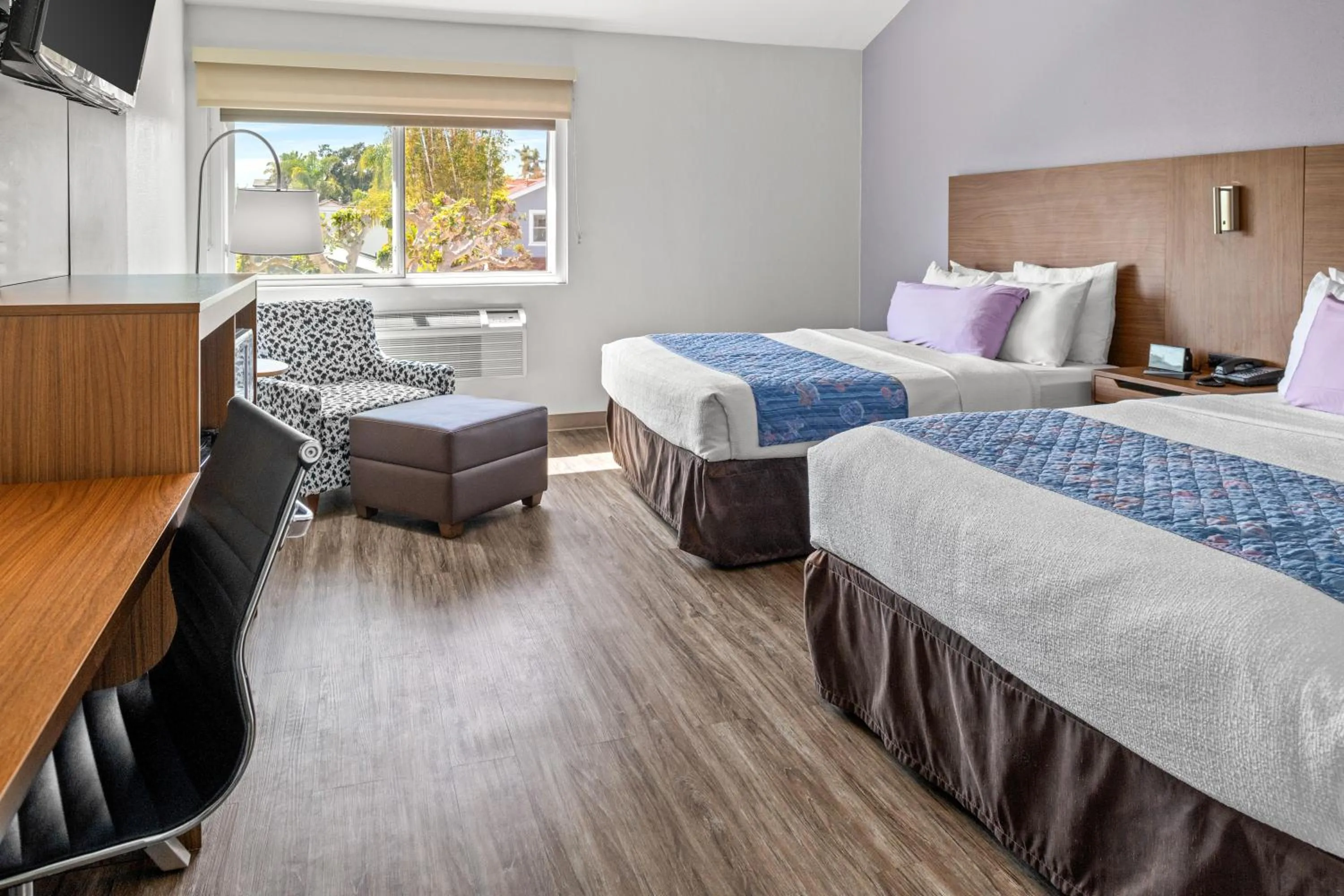 Bed in Brisa Pacific Hotel Encinitas