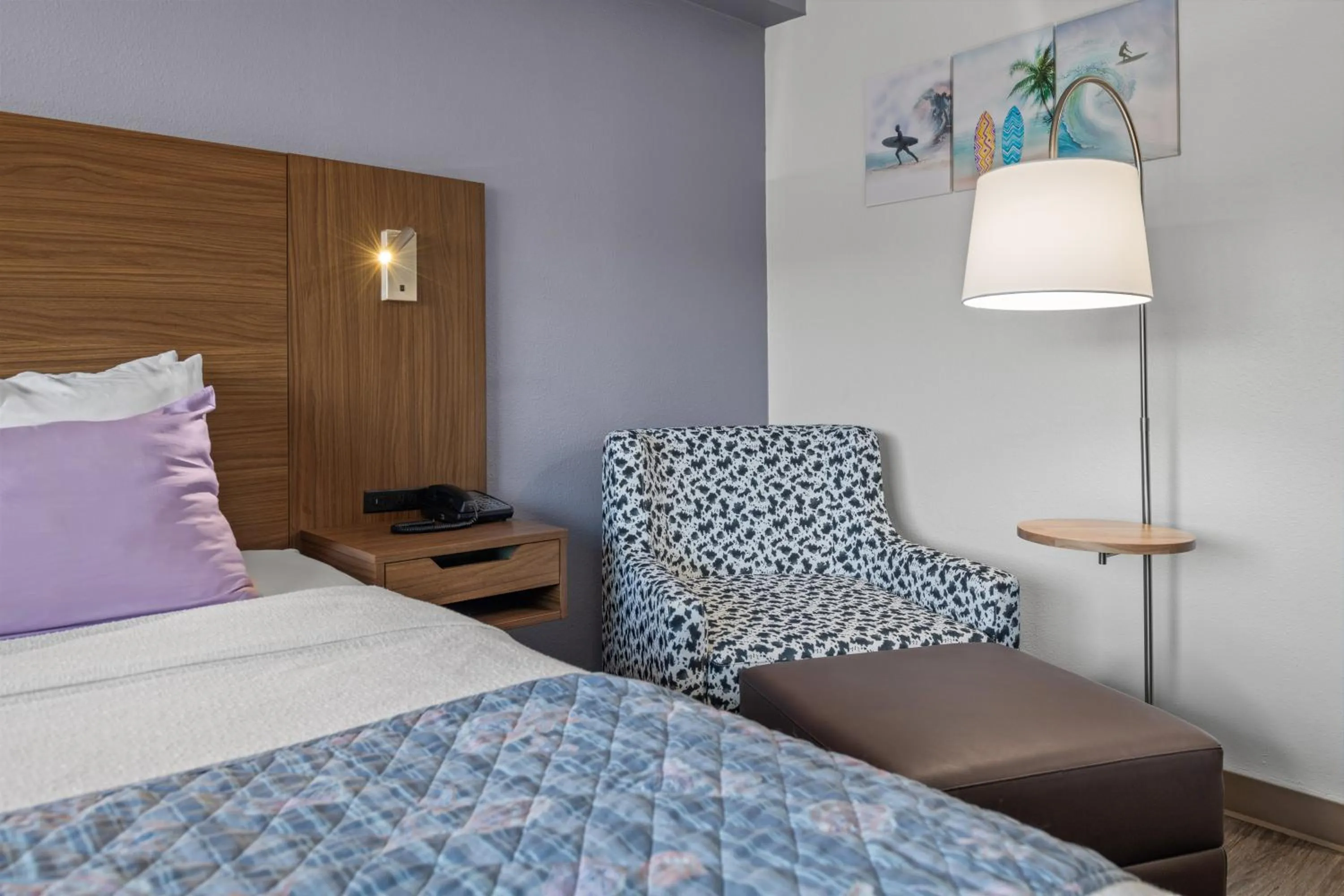 Bed in Brisa Pacific Hotel Encinitas