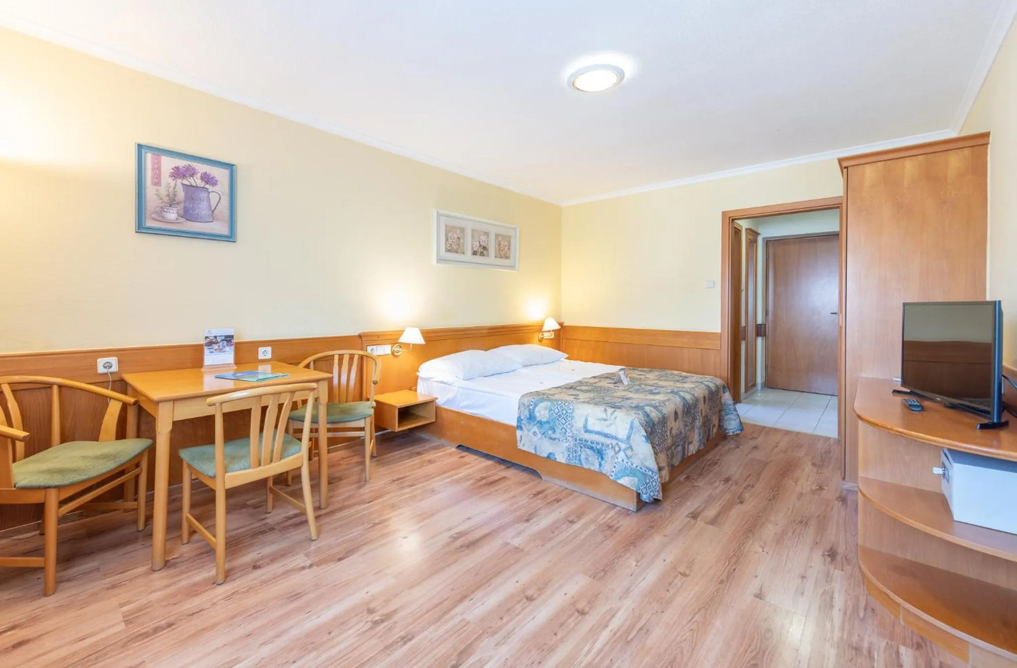 Bedroom, Bed in Holiday Club Apartman Hotel