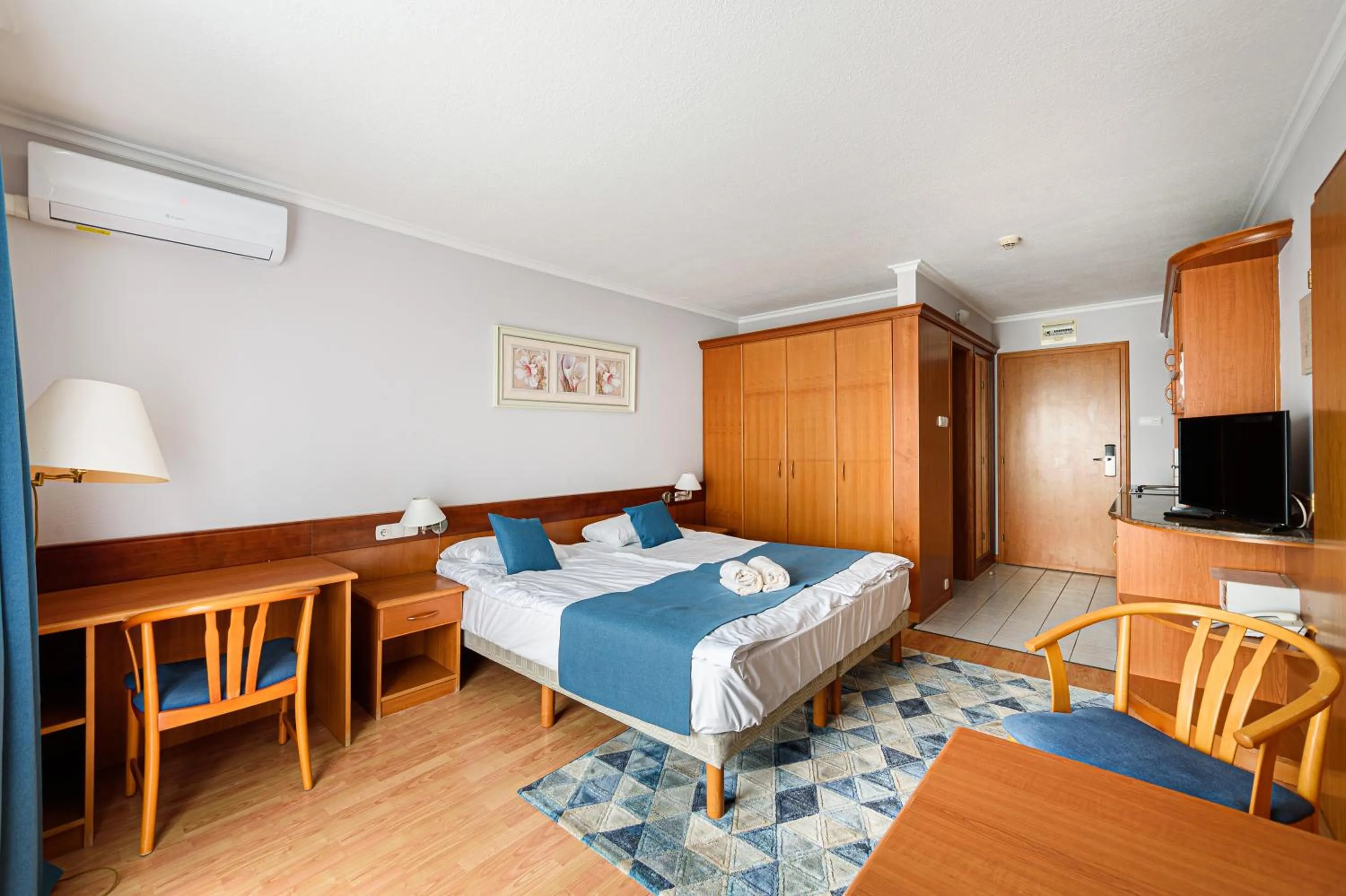 Bed in Holiday Club Apartman Hotel