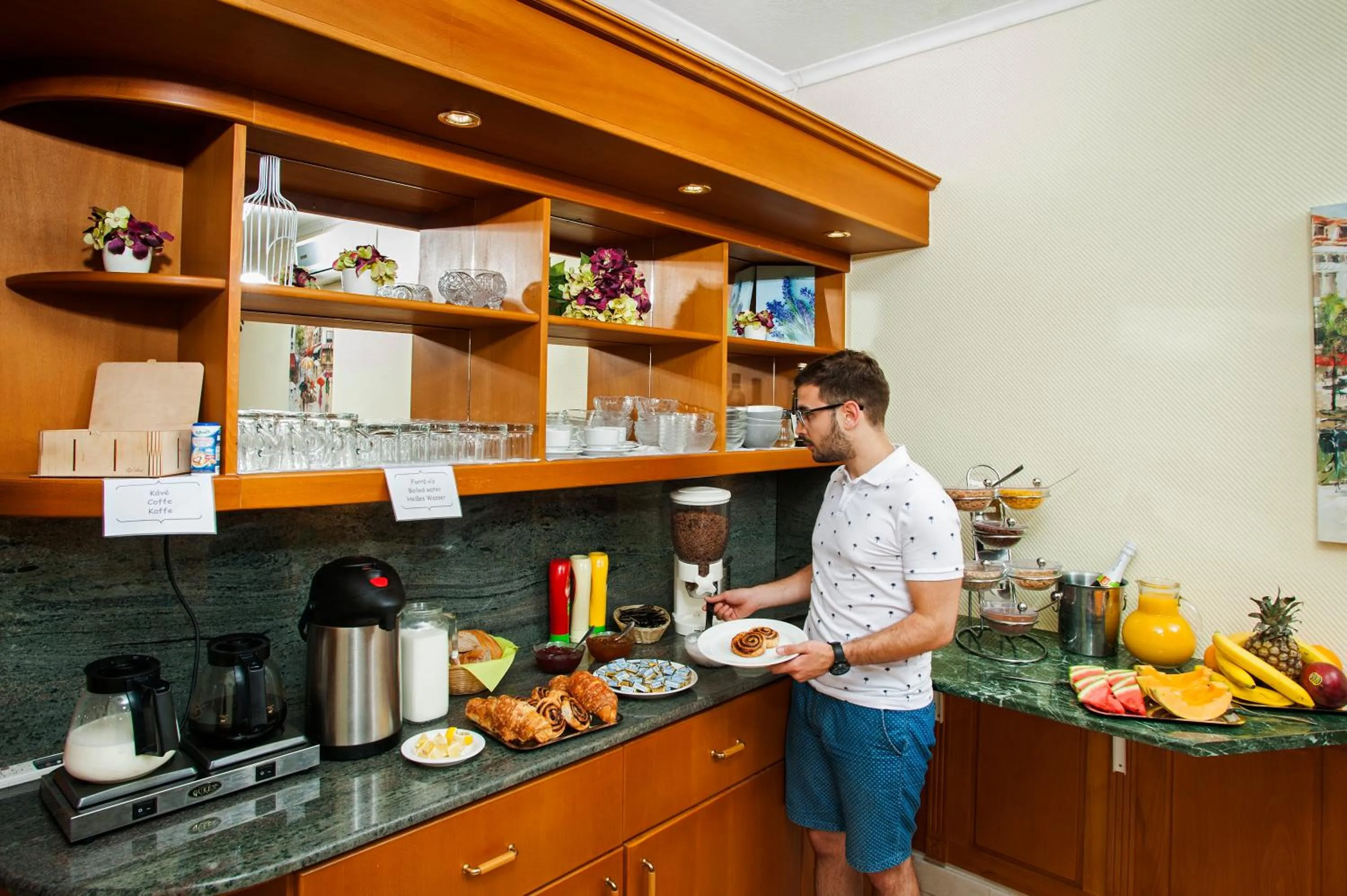 Continental breakfast in Holiday Club Apartman Hotel