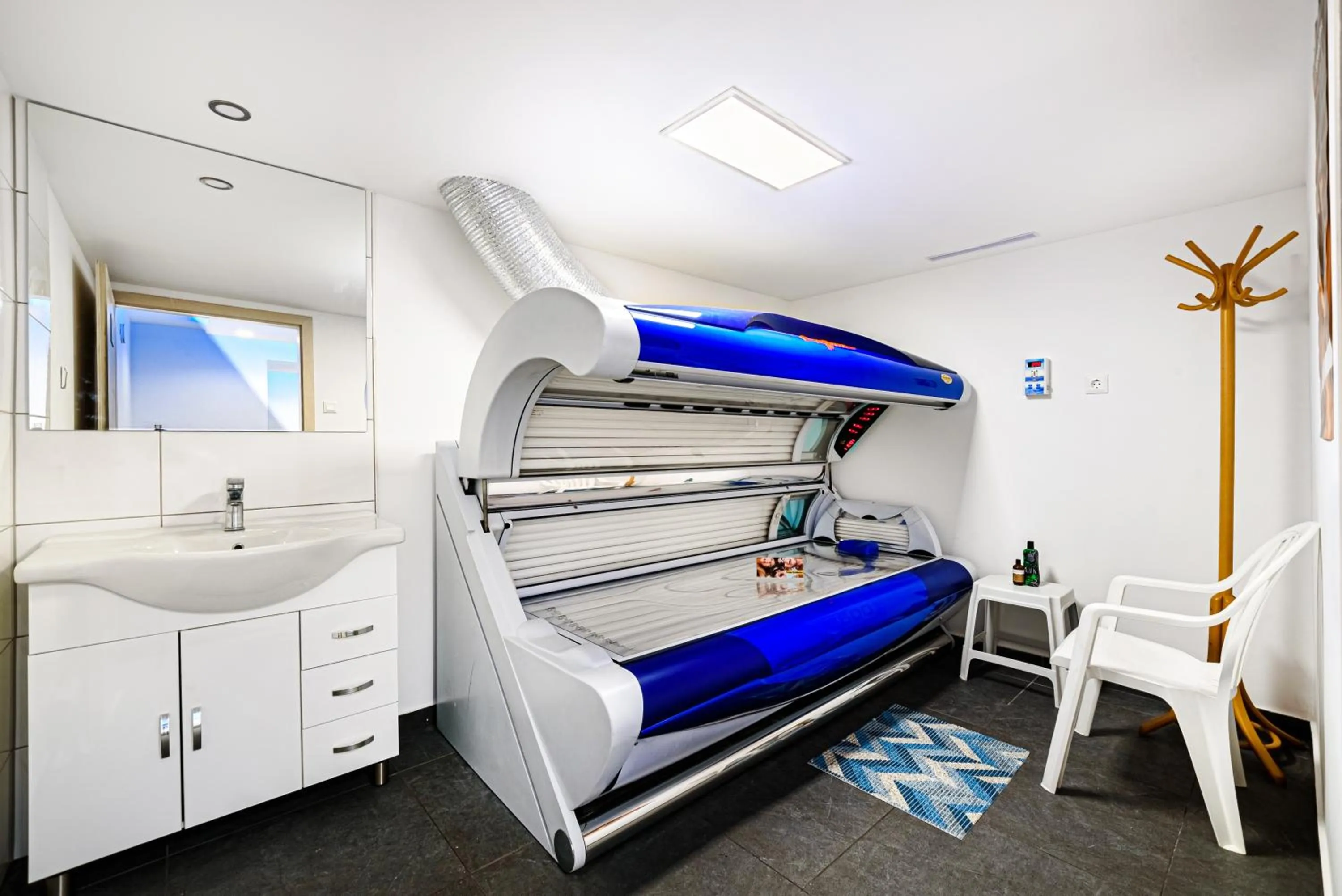 Solarium, Bed in Holiday Club Apartman Hotel