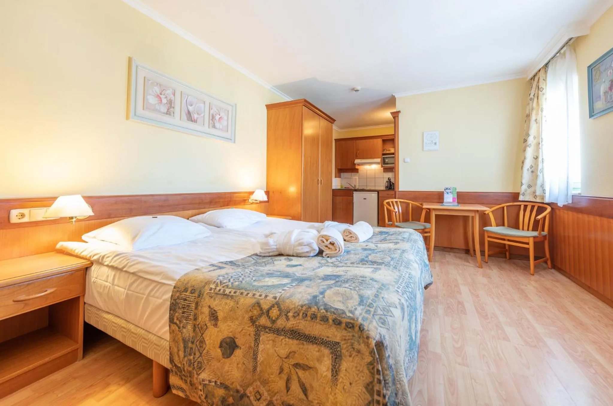 Bedroom, Bed in Holiday Club Apartman Hotel