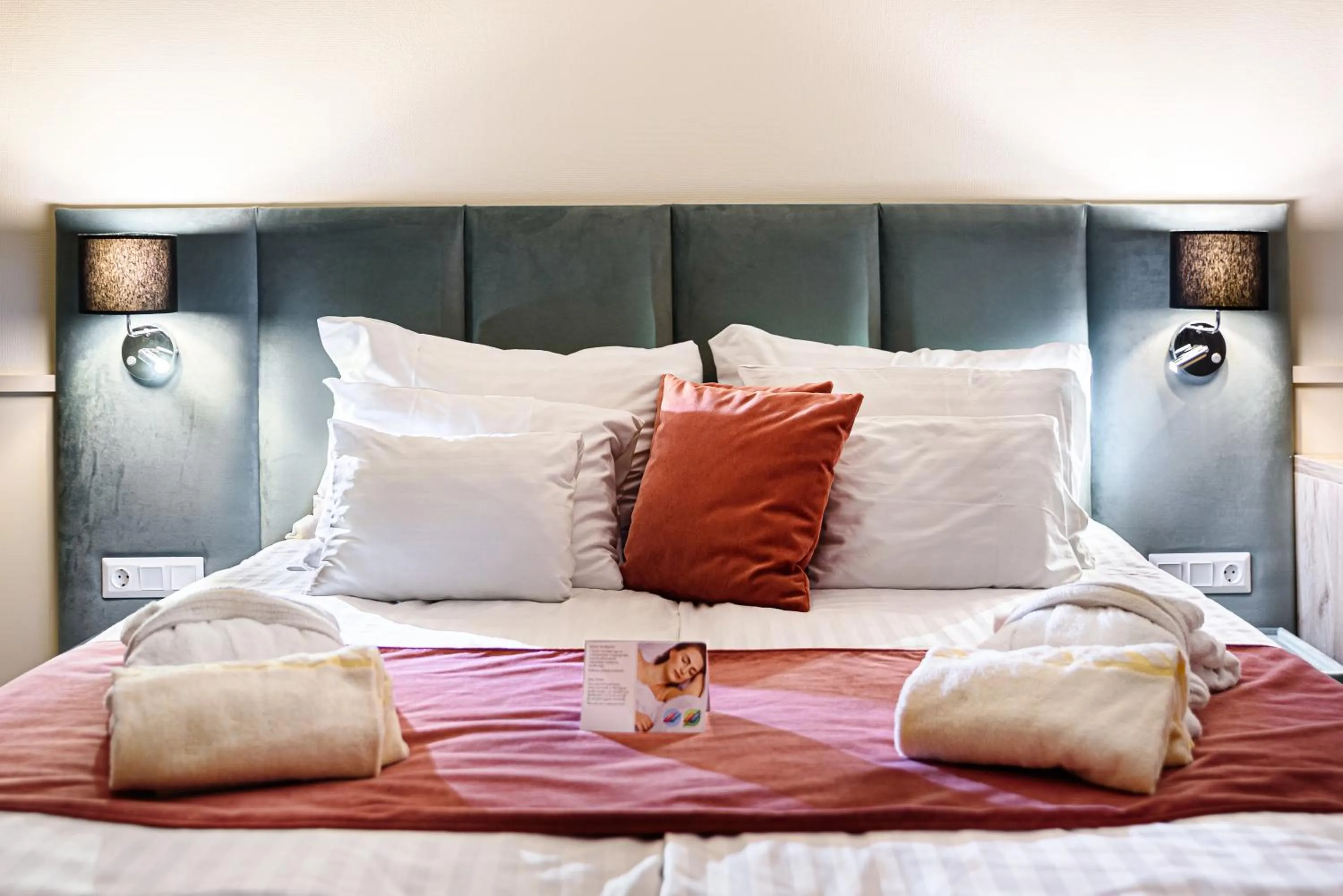 Bed in Holiday Club Apartman Hotel