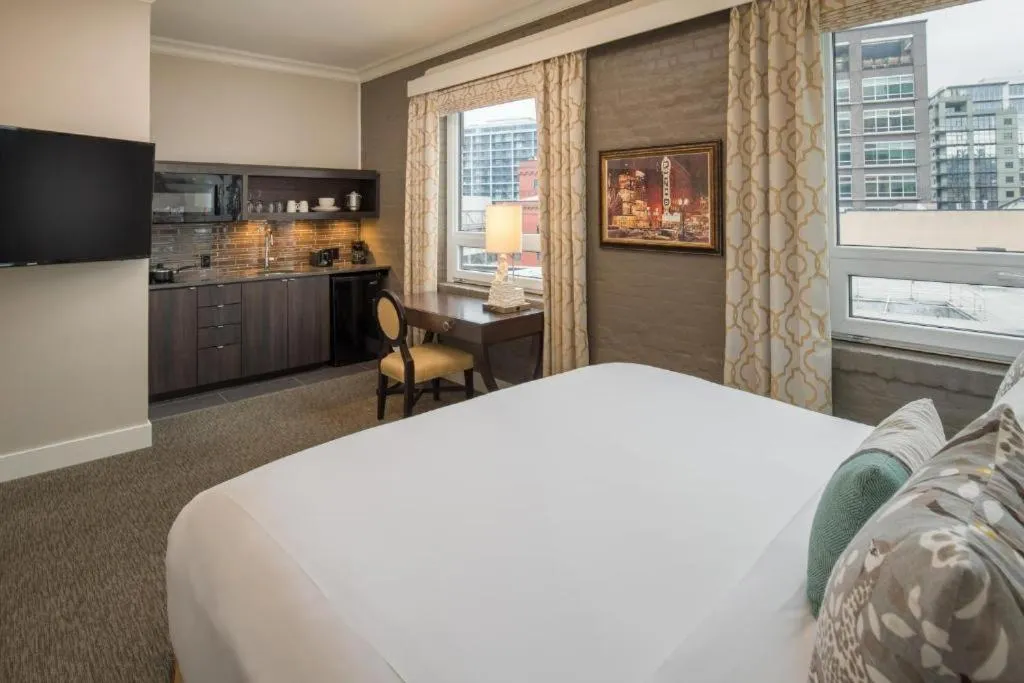 View (from property/room), Bed in The Mark Spencer Hotel