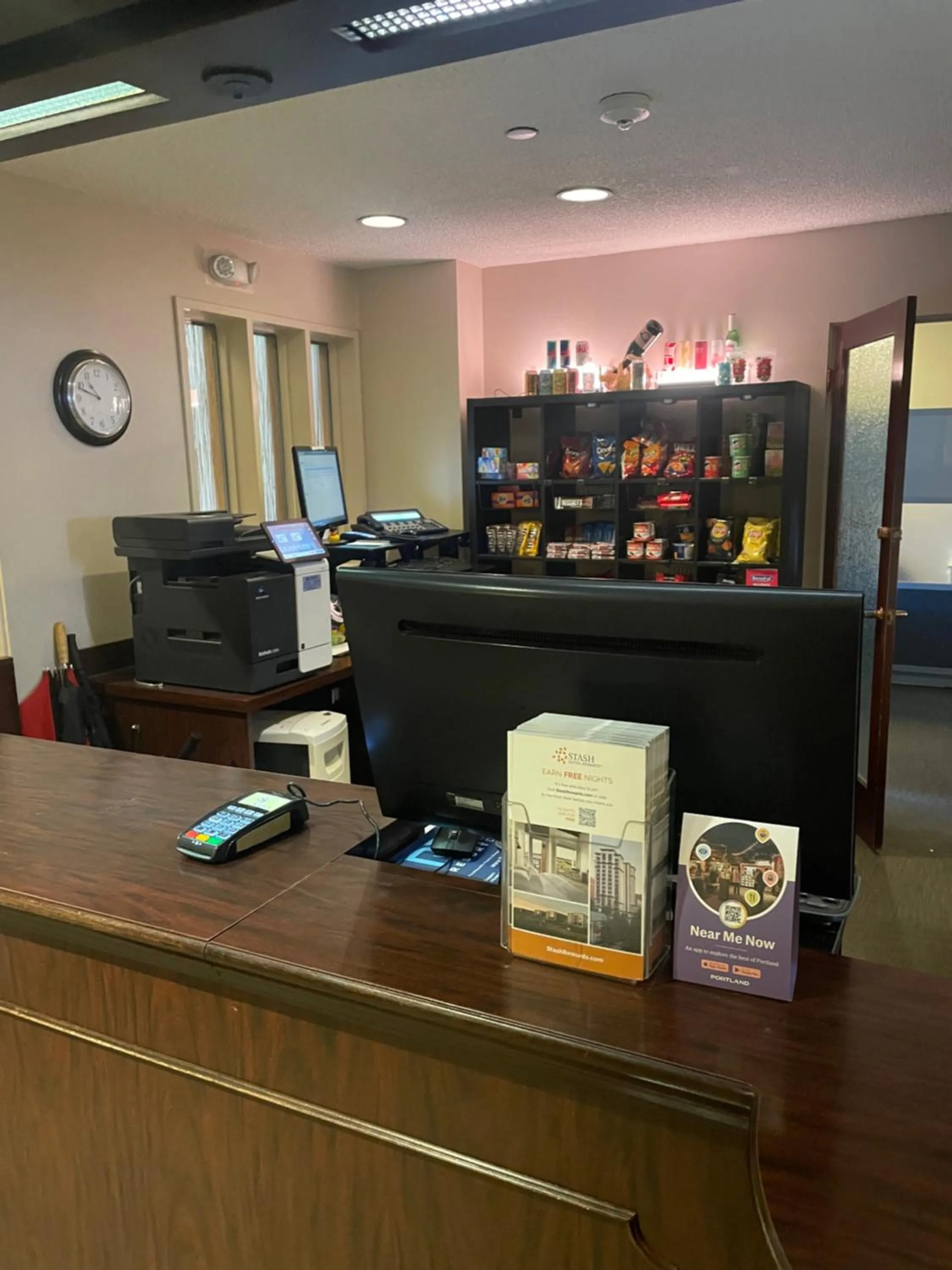 Restaurant/places to eat in The Mark Spencer Hotel