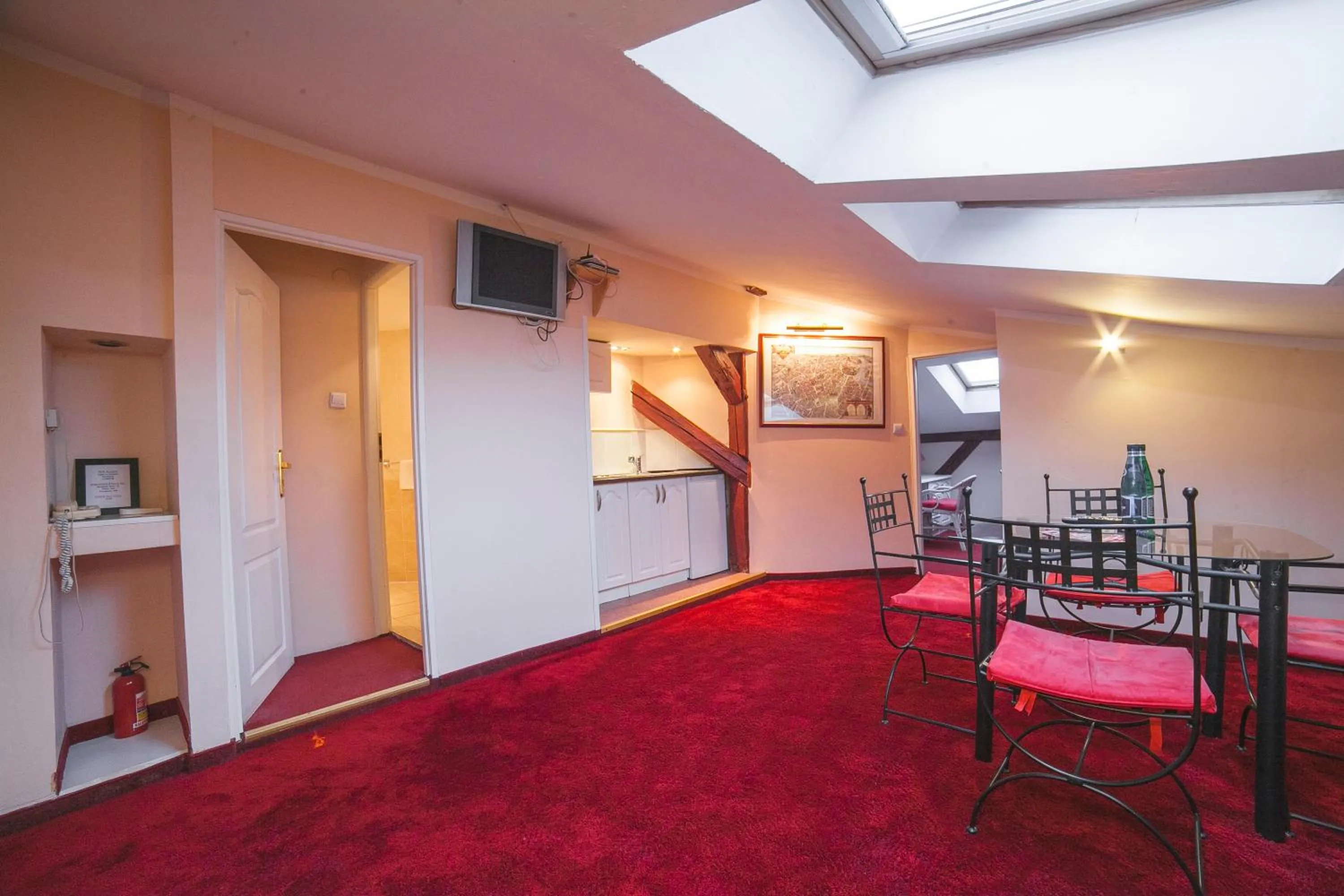 Kitchen or kitchenette in Residence B&B La Fontaine Aparthotel