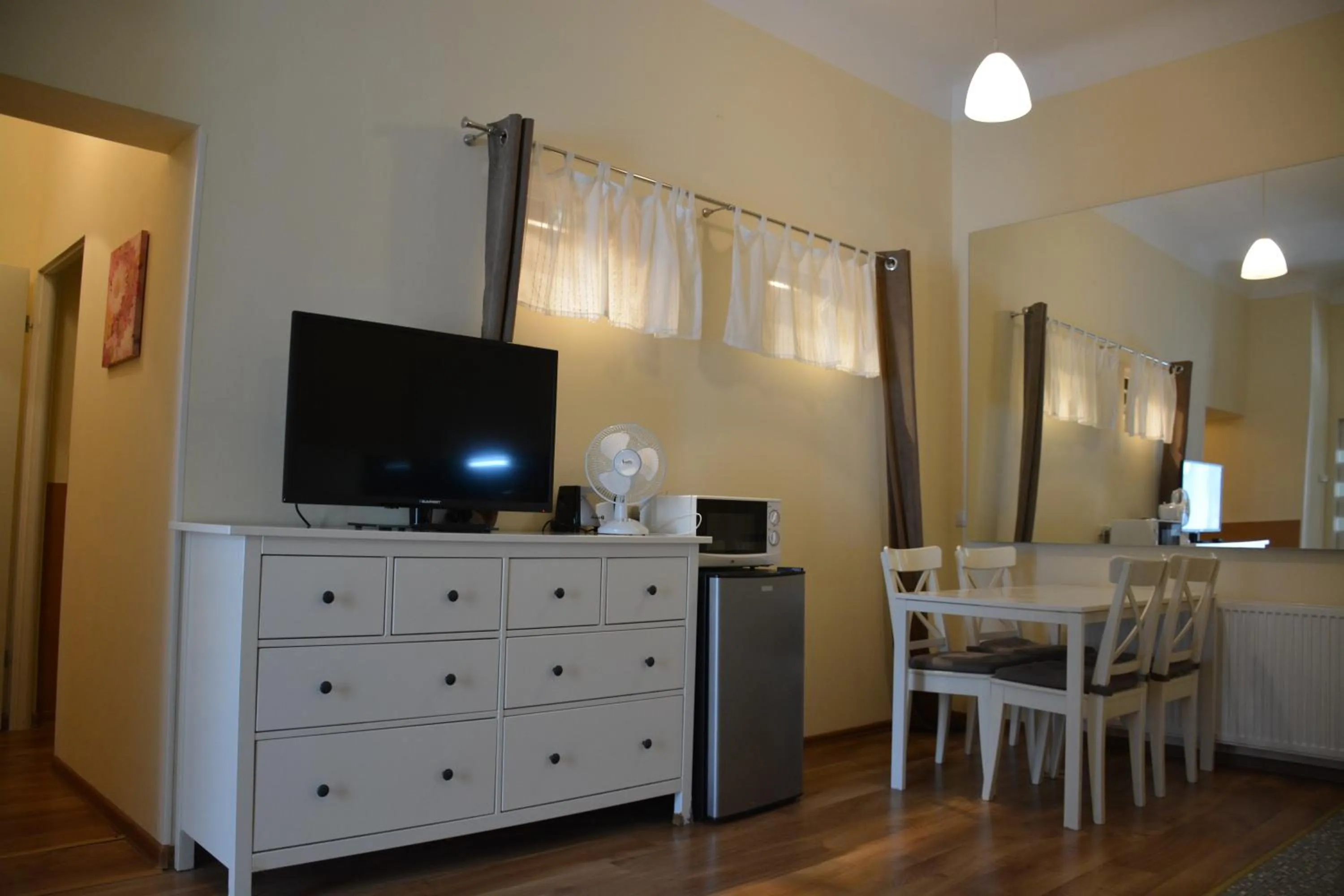 TV and multimedia in Residence B&B La Fontaine Aparthotel