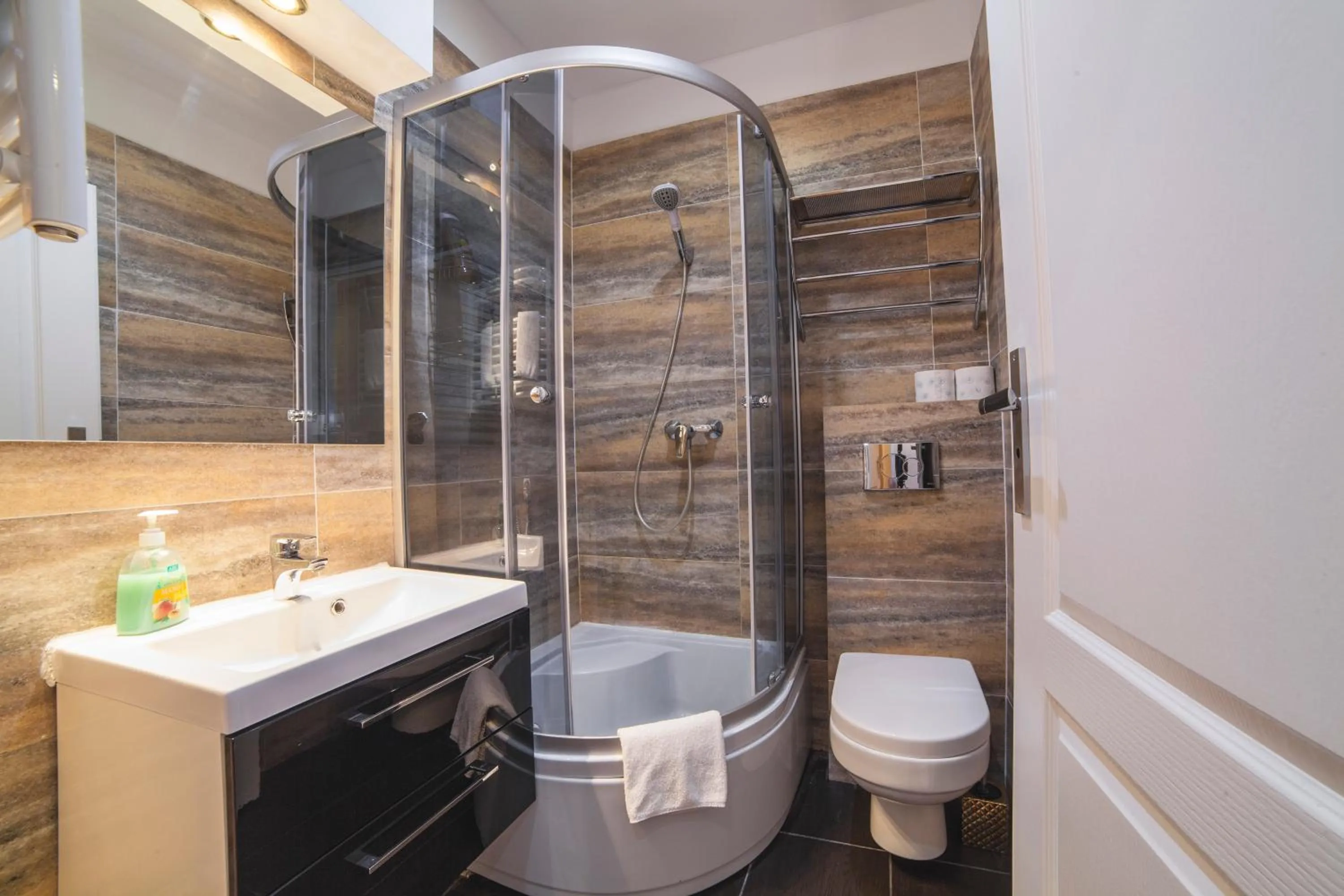 Shower in Residence B&B La Fontaine Aparthotel