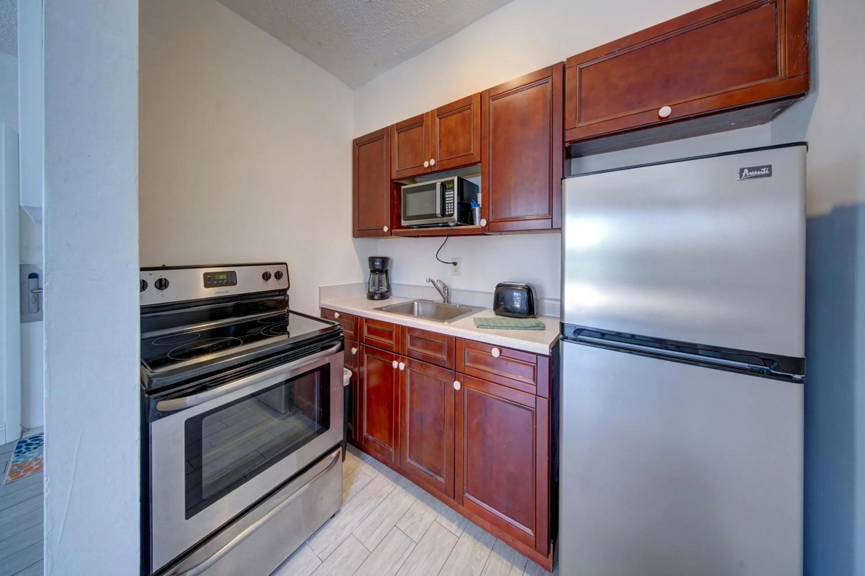 Kitchen or kitchenette in Blue Strawberry by the Sea