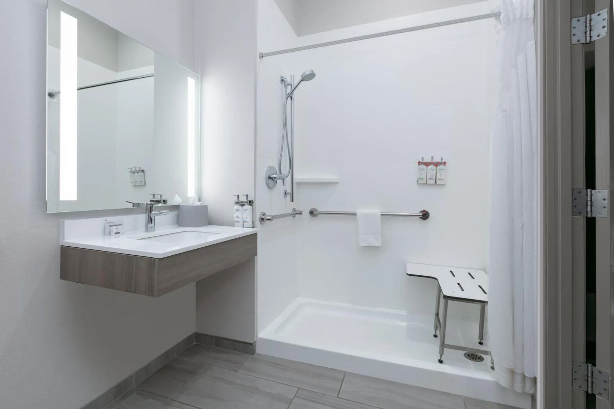 Bathroom in Holiday Inn Express Hotel & Suites Marshall by IHG